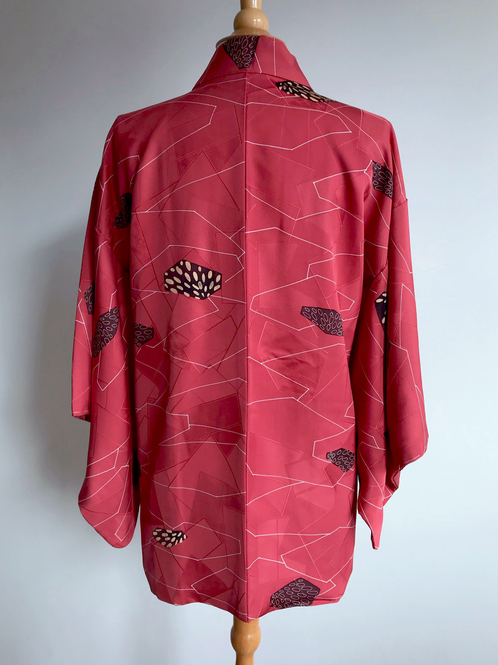 Utano – stylish Haori in raspberry red