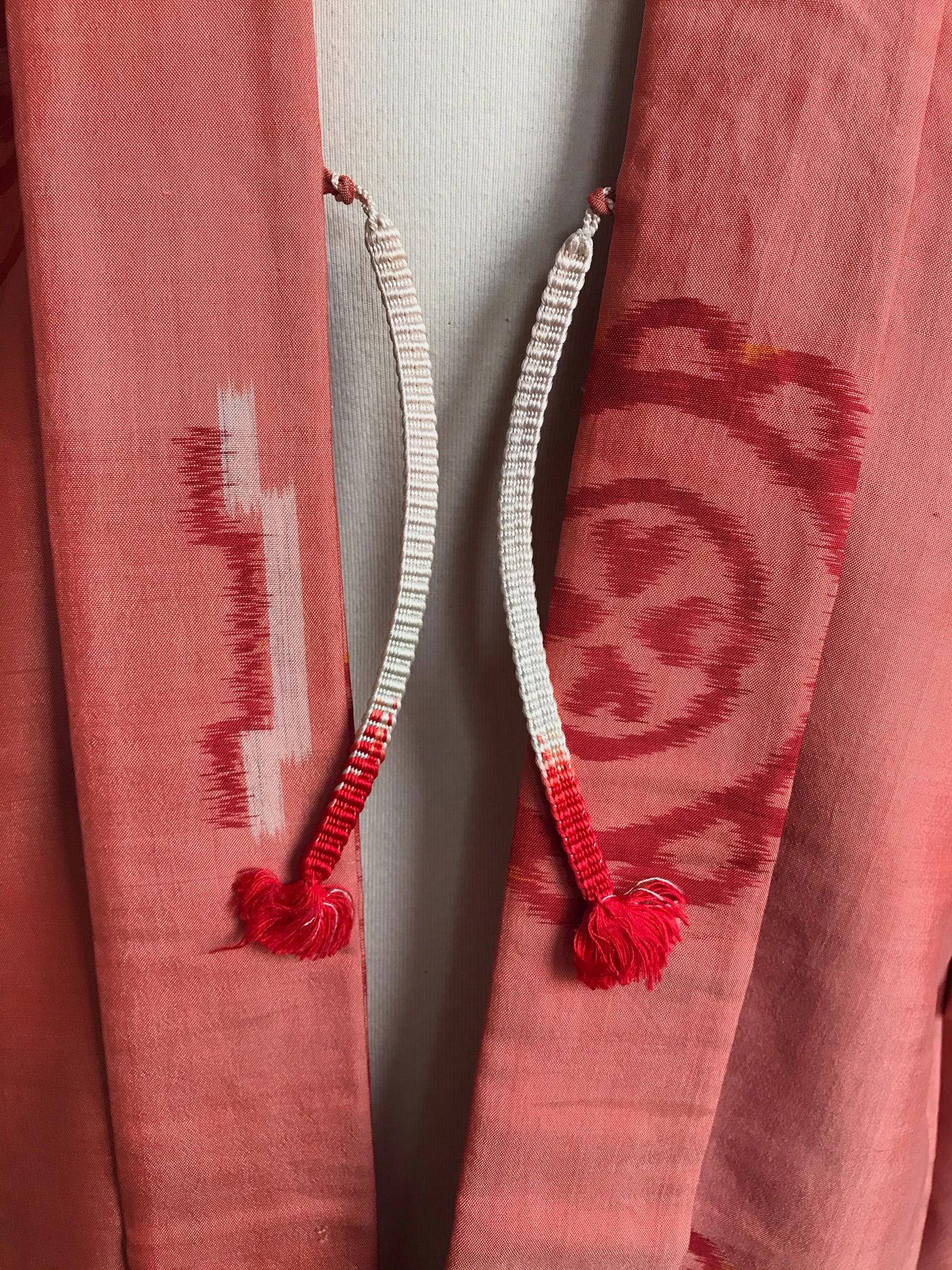 Momo – short Kimono in coral-peach Meisen silk with woven pattern