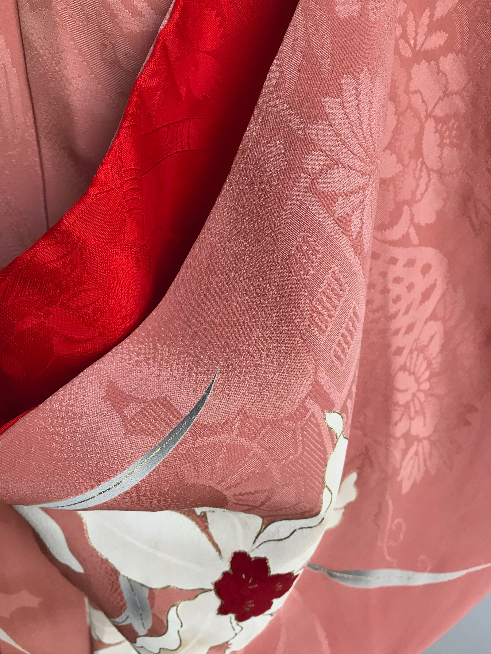 Yuri – elegant and flowy silk Kimono jacket in coralpink