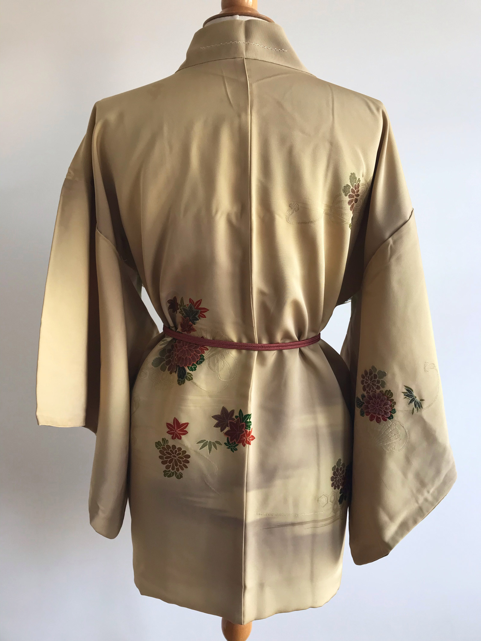Misaki – shiny silk Kimono jacket in khaki-gold