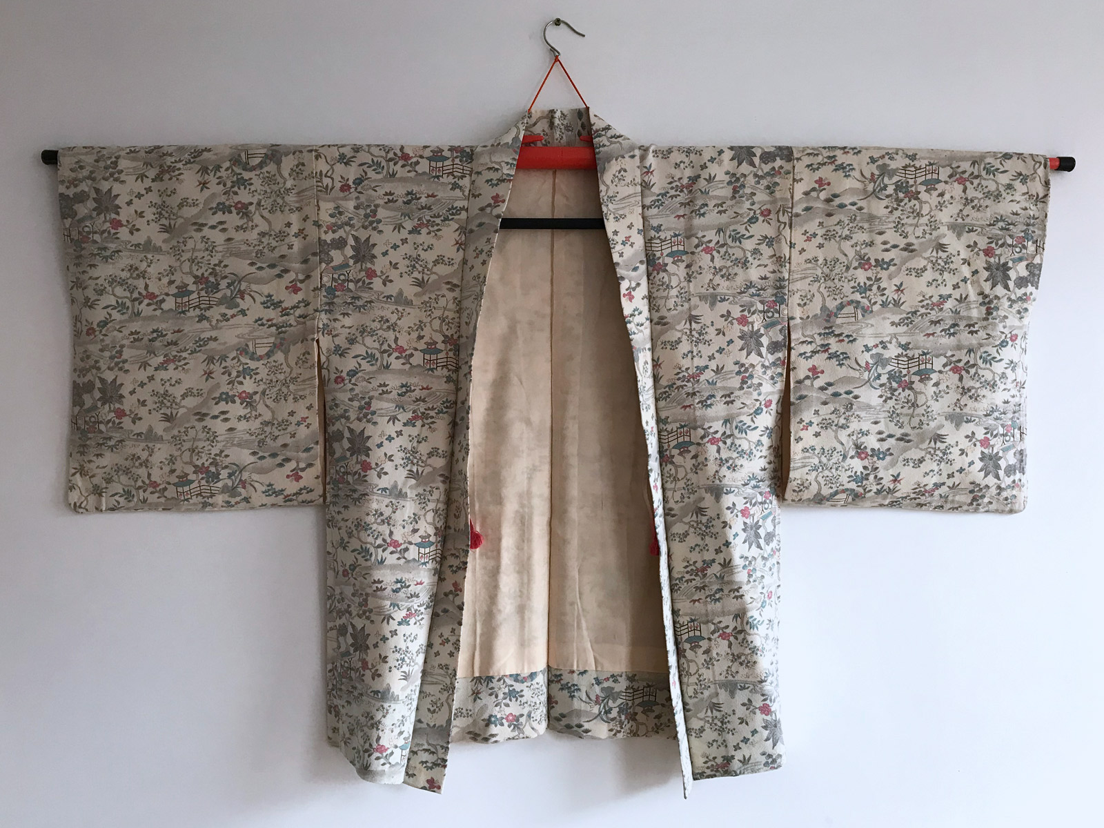 Naoki – stylish short Kimono with Japanese garden pattern