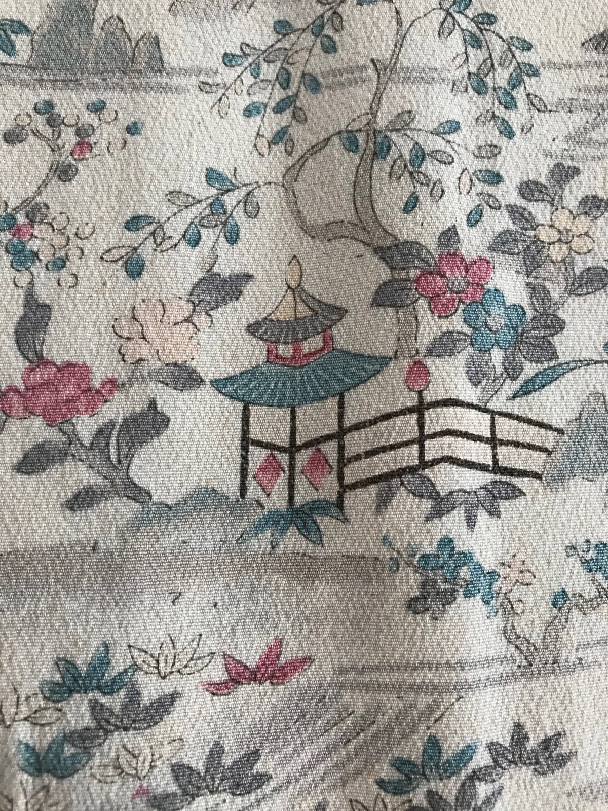 Naoki – stylish short Kimono with Japanese garden pattern