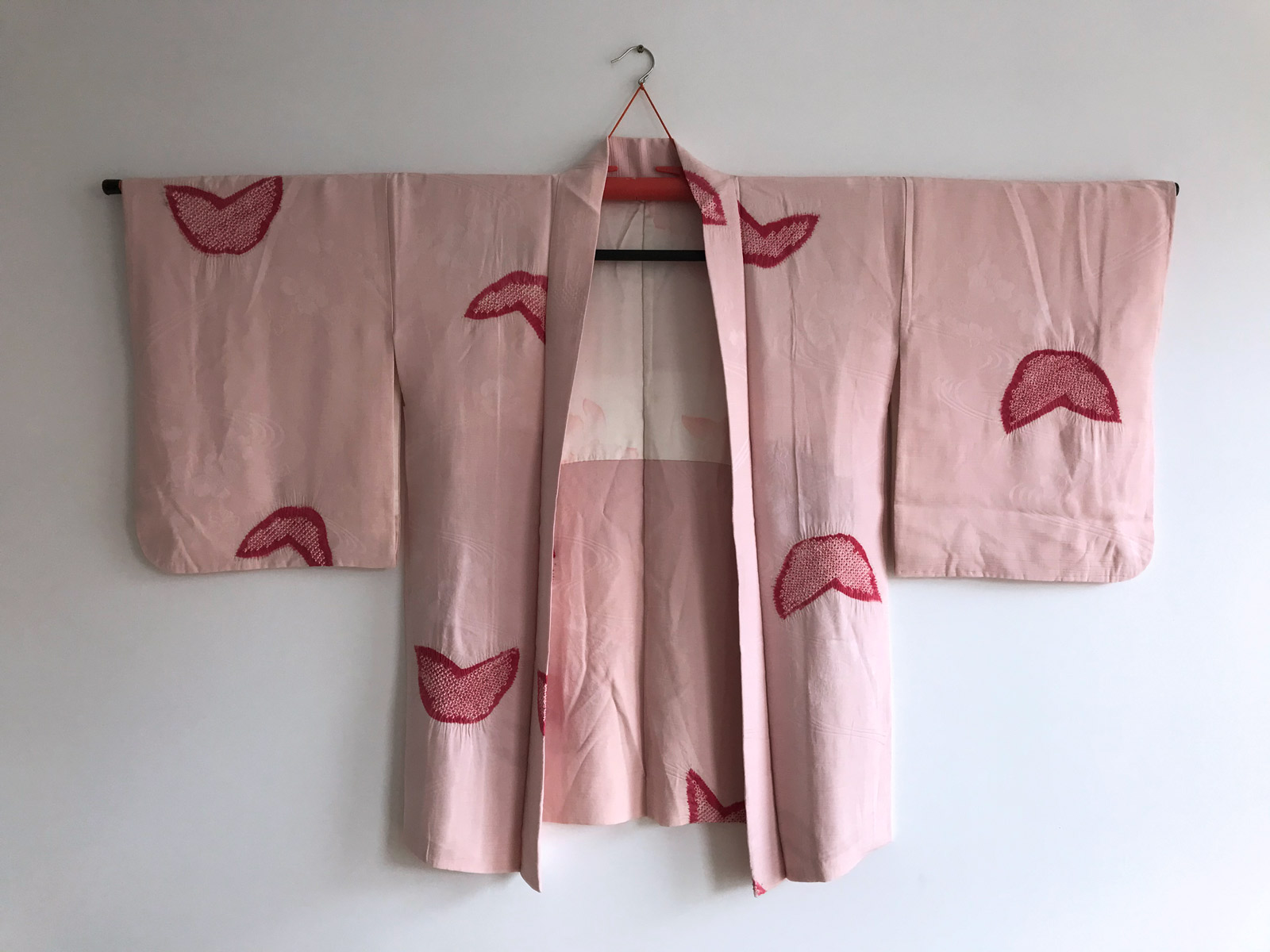 Asami – soft silk Kimono jacket (Haori) in light pink with Shibori details