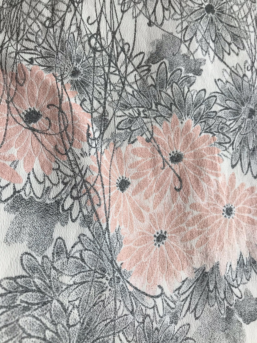 Kiku – short Kimono with artistic print of royal chrysanthemums