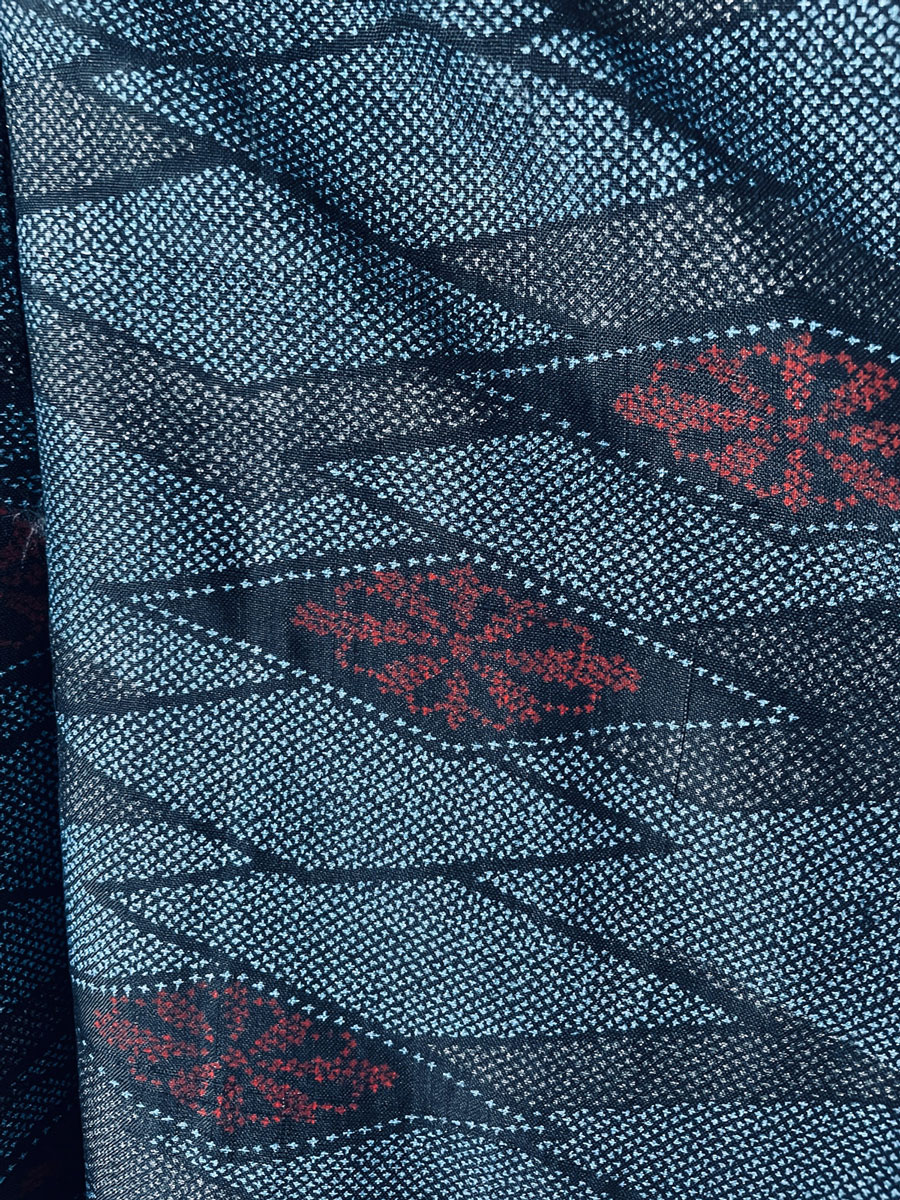 Jīnzu – Haori in jeans blue with red Japanese symbols