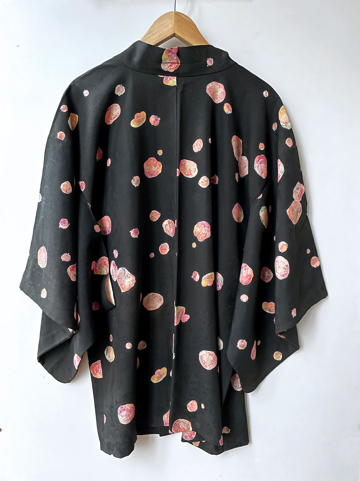 Yuka – black Kimono jacket with happy colored flowers