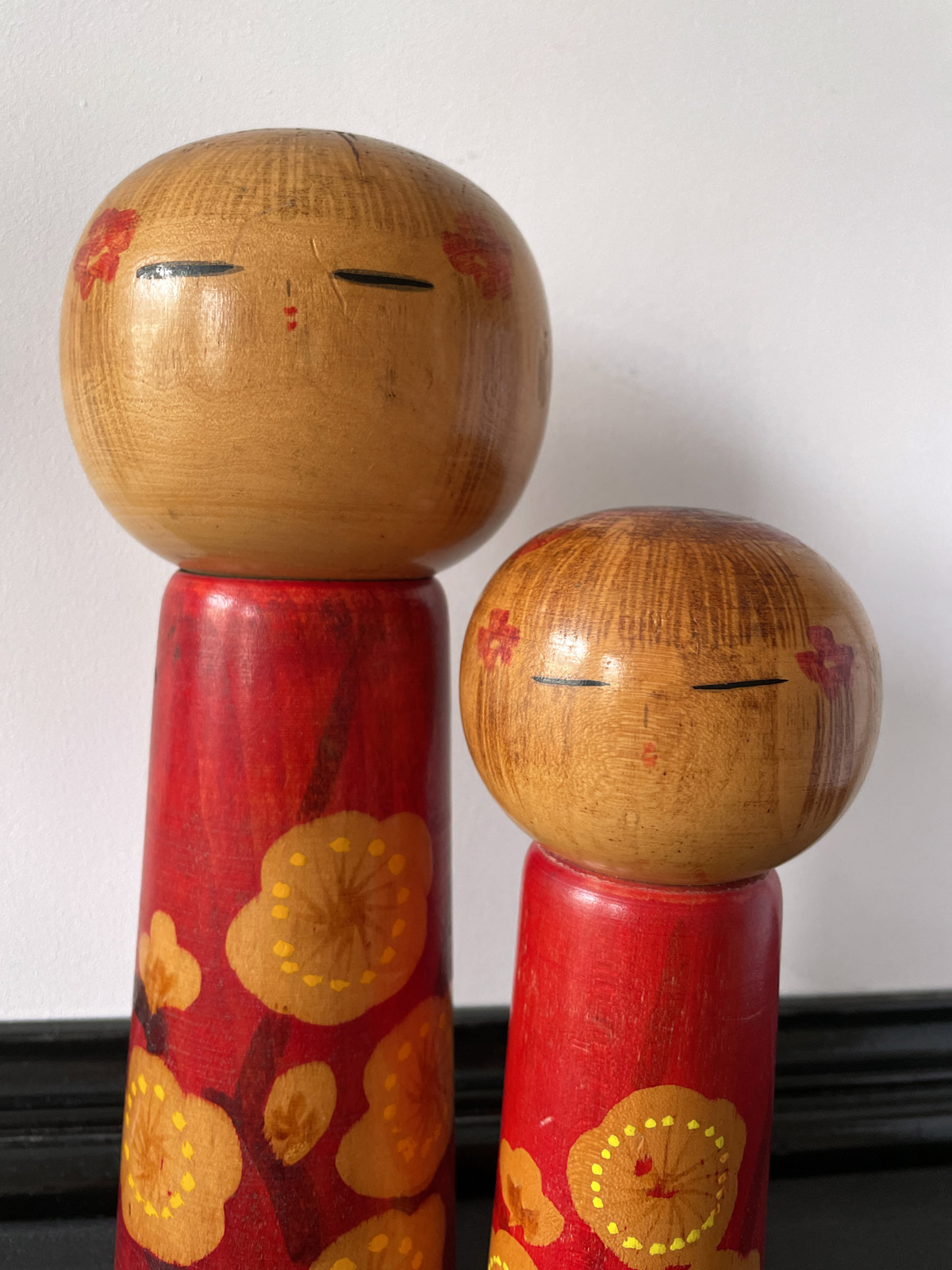 Bright red vintage Kokeshi dolls by Hakuzyu