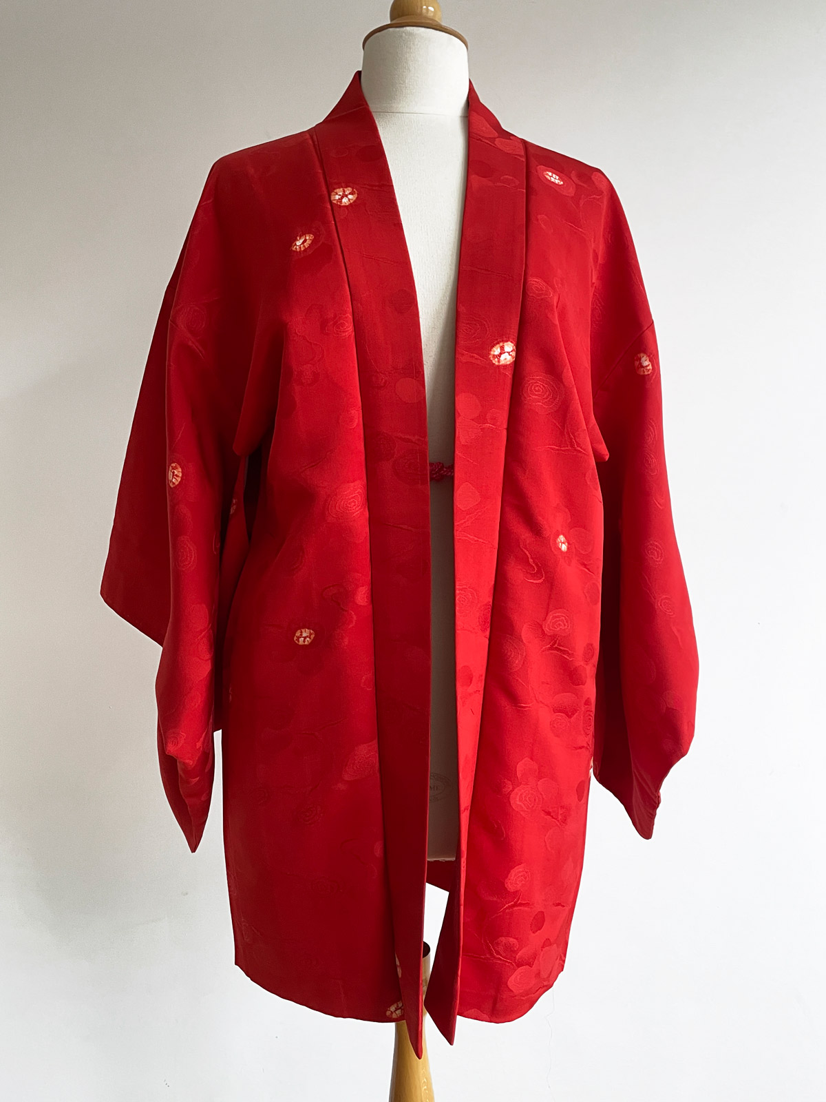 Aka – silk Kimono jacket in bright red