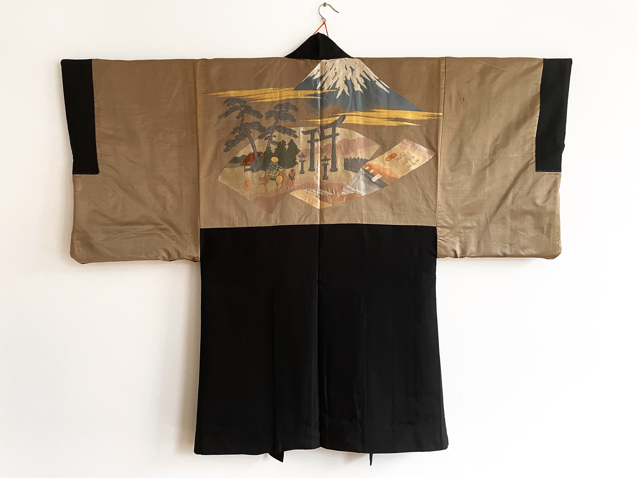 Michi – silk men’s Kimono jacket with woven lining of Fuji scenery
