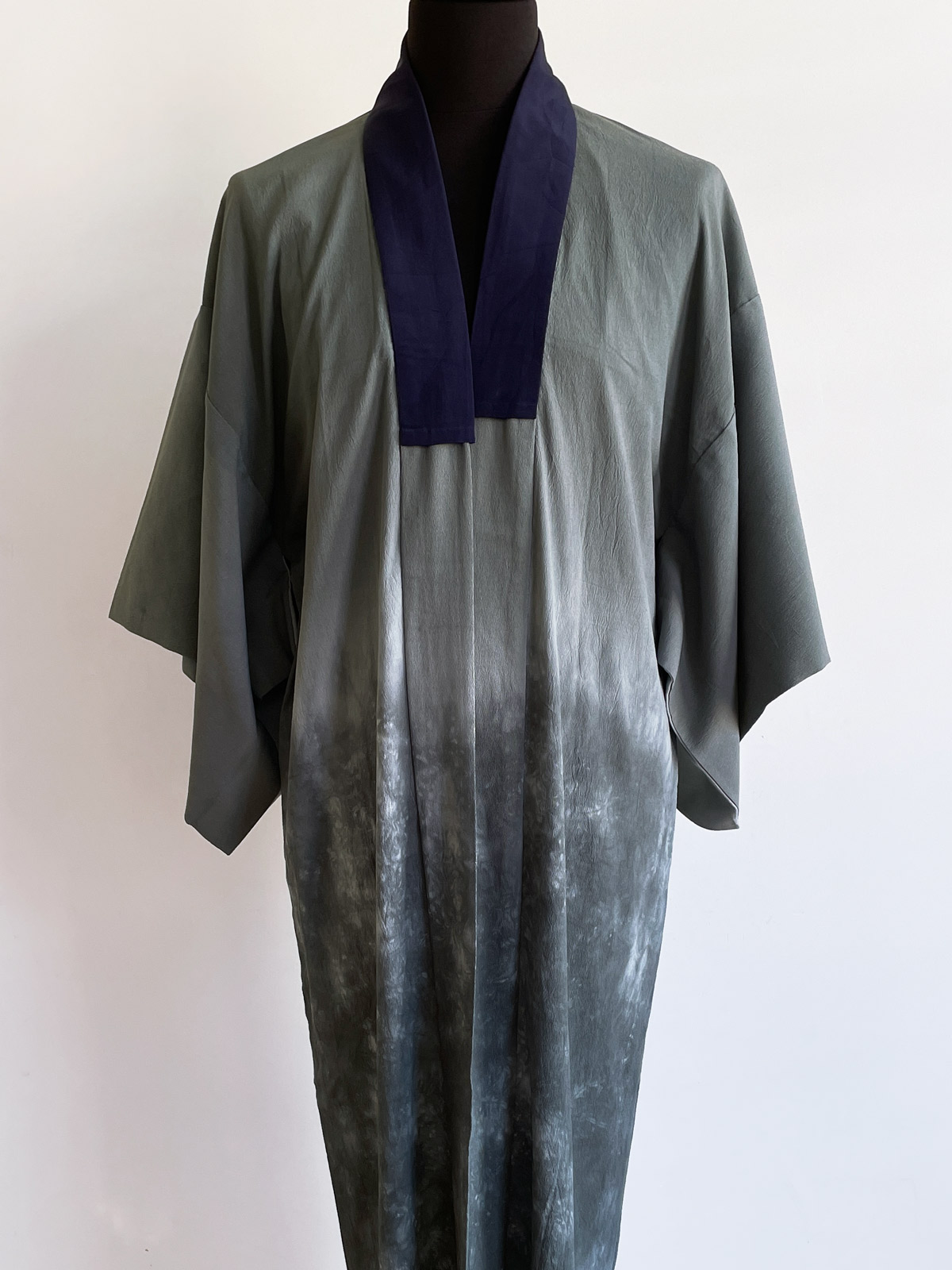 Yamato – hand painted silk Kimono for men in blue grey