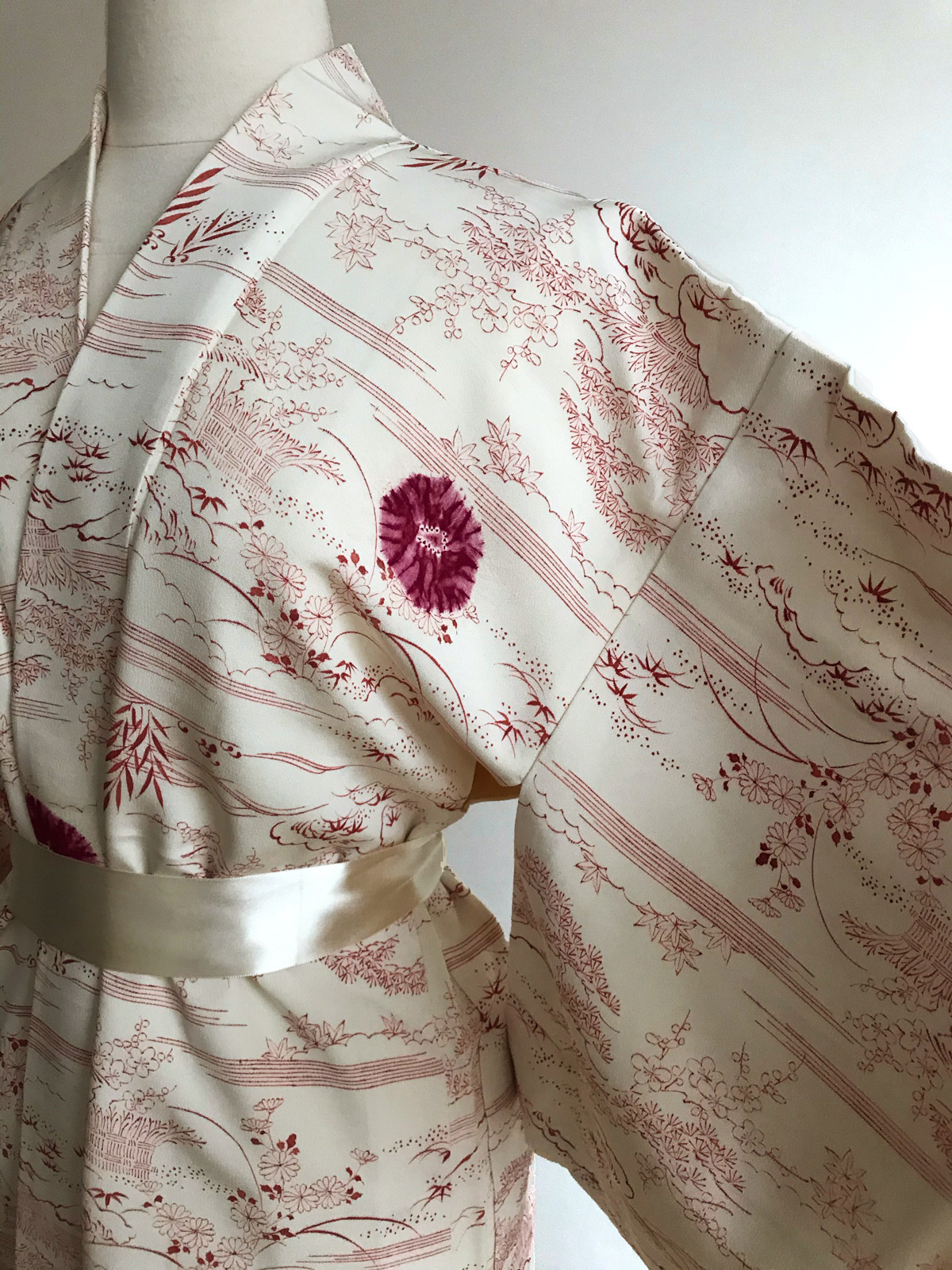 Nozomi – creamy beige Kimono jacket with lovely design