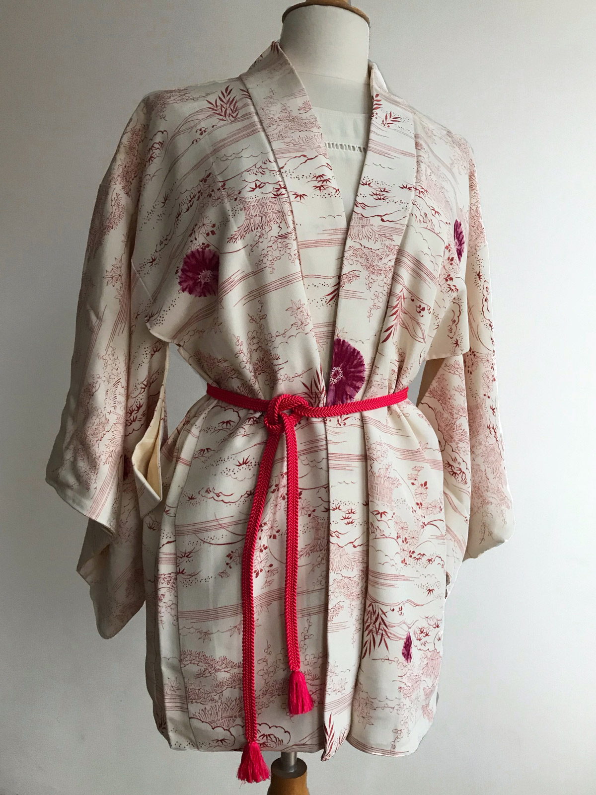 Nozomi – creamy beige Kimono jacket with lovely design