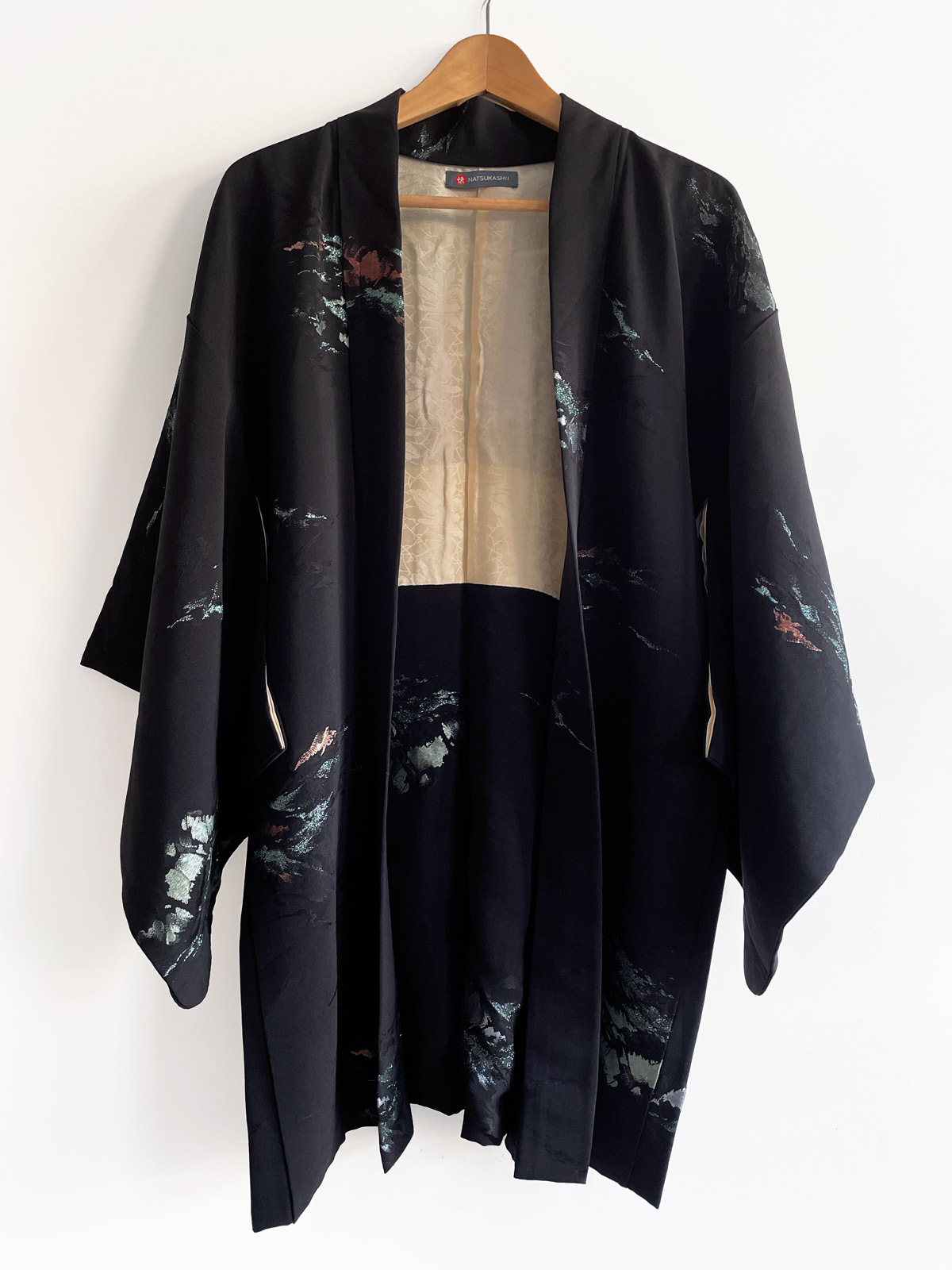 Kagayaku – chique black Kimono jacket with a sparkle