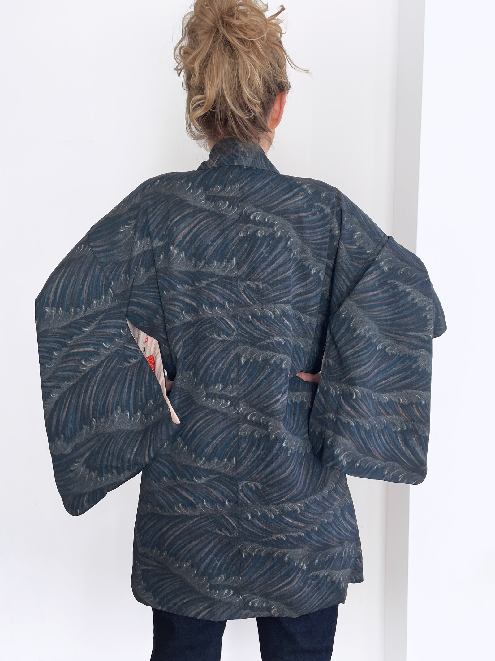Nagisa – Kimono jacket with blue gray waves design