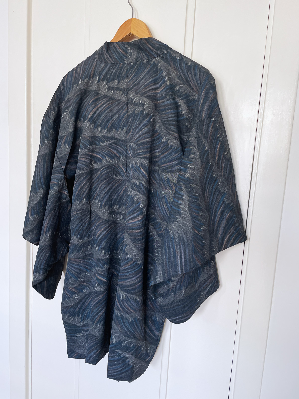 Nagisa – Kimono jacket with blue gray waves design
