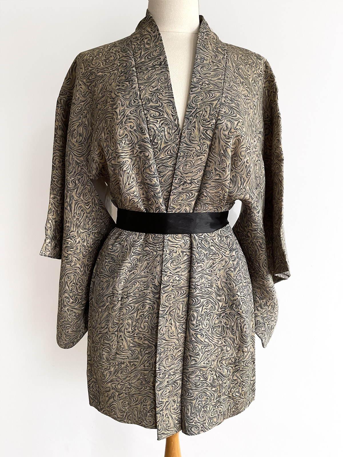 Uzumaki – silk Kimono jacket with beautiful printed pattern of swirling lines
