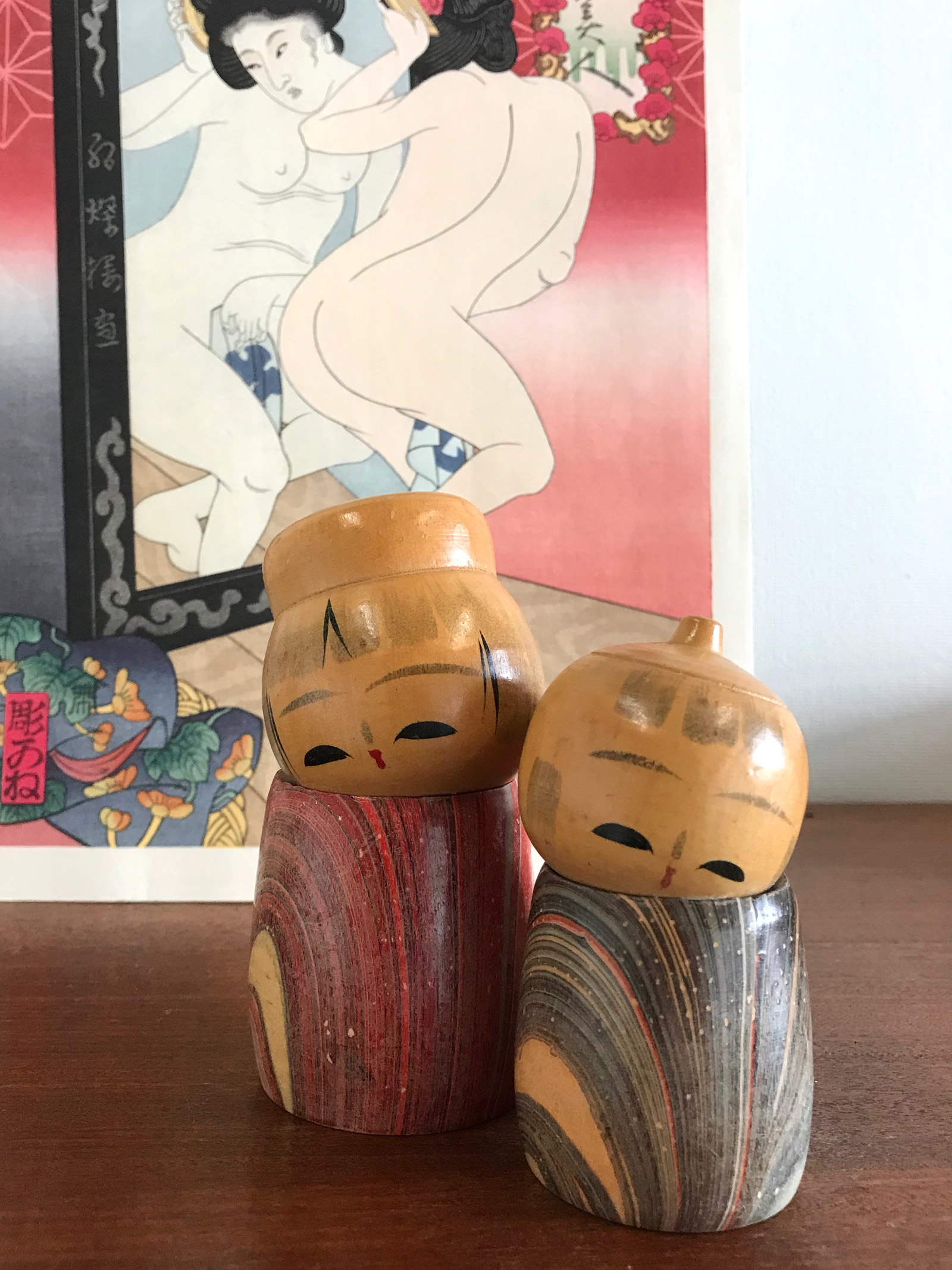 Small Kokeshi set in hand-painted marble pattern