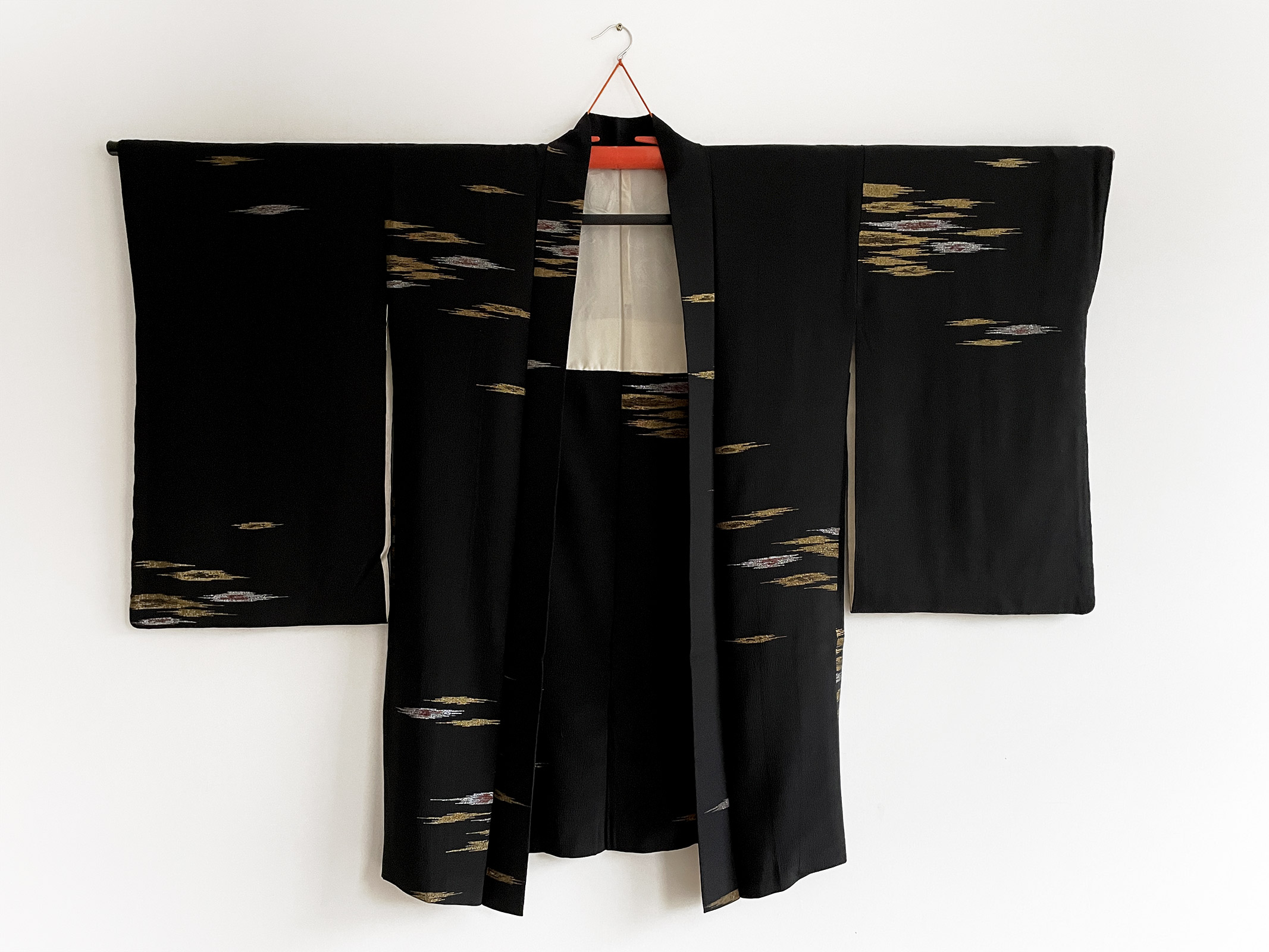 Ōmisoka – Long silk Kimono jacket with golden and silver details