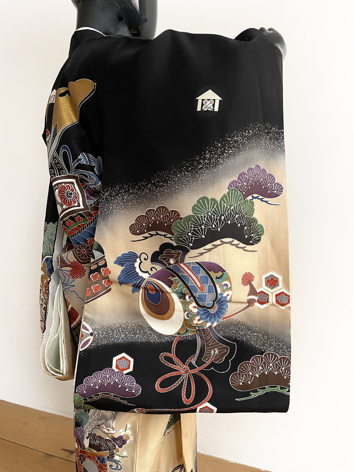 Tetsuya –  black Kimono for kids with a wonderful design