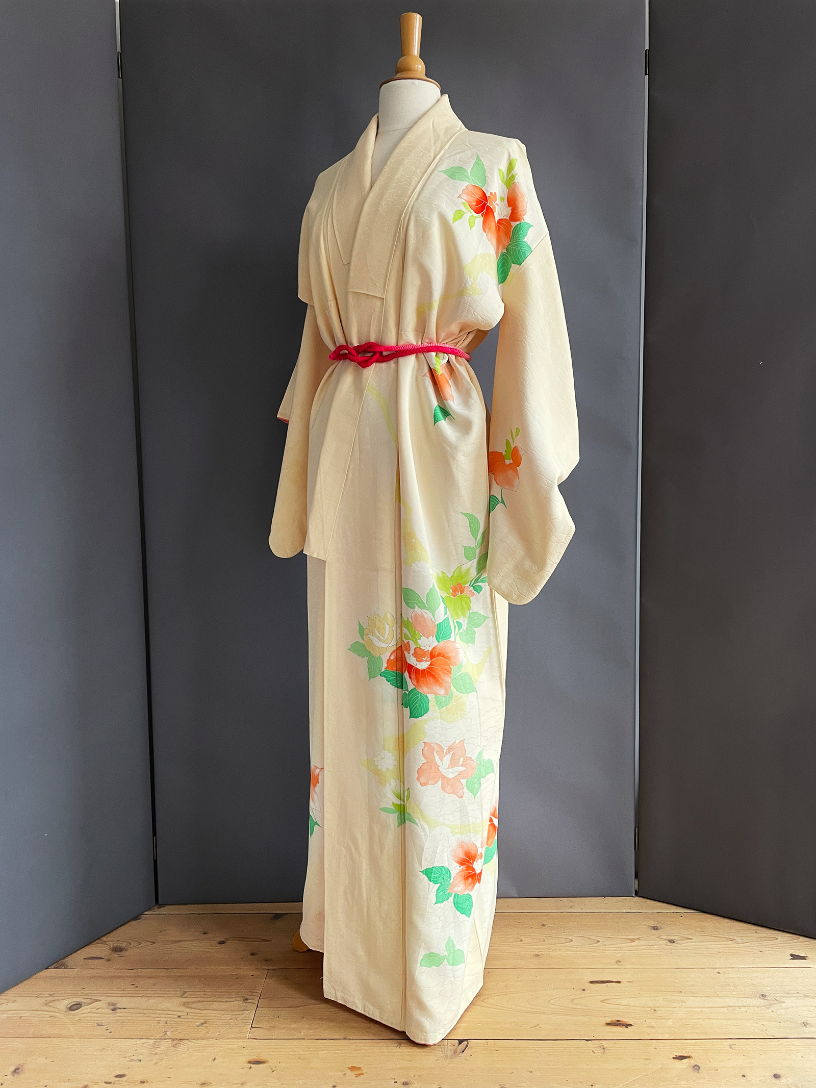Kiiro – silk kimono in light yellow