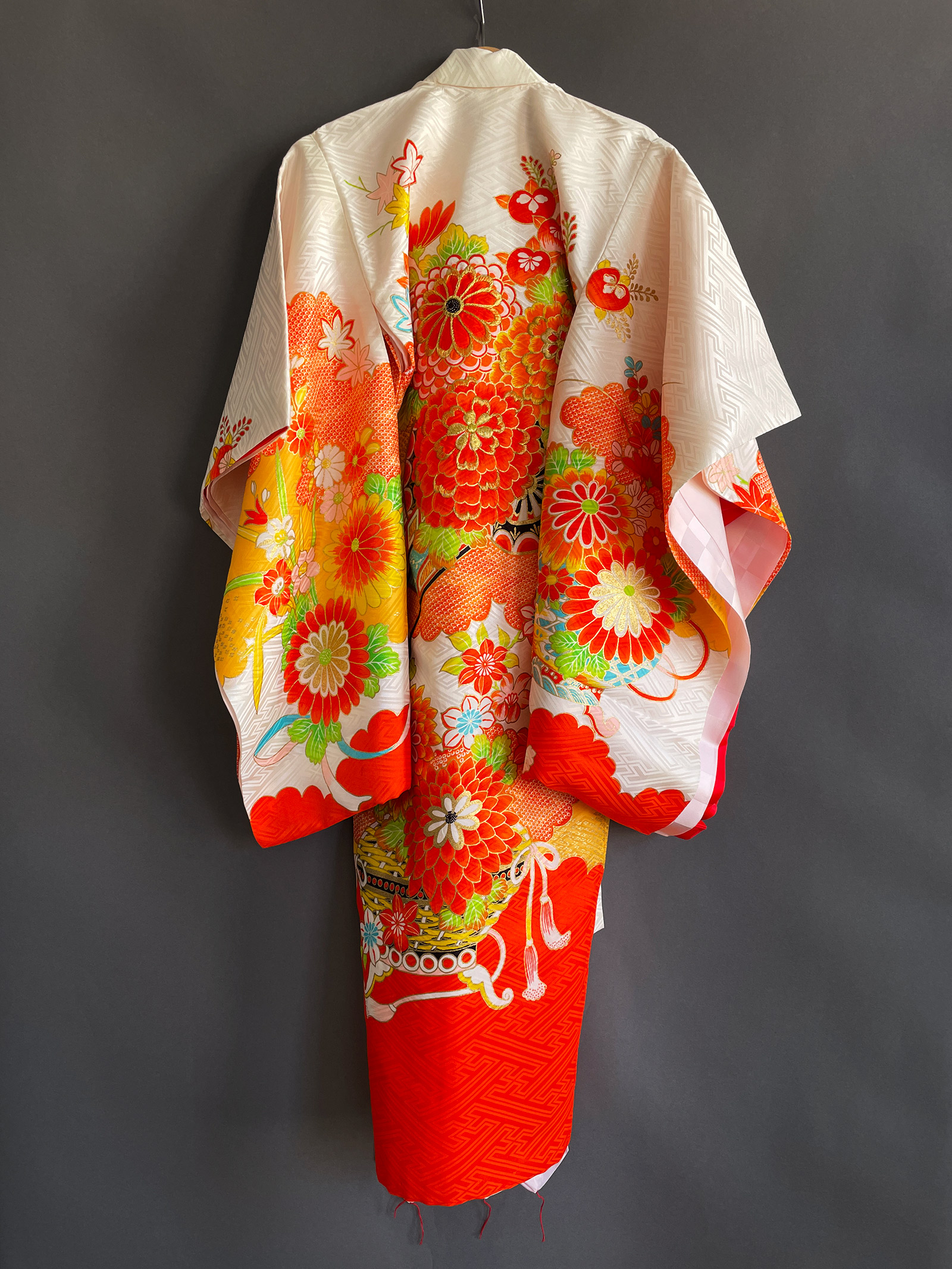 Misaki – bright colored silk Kimono for kids
