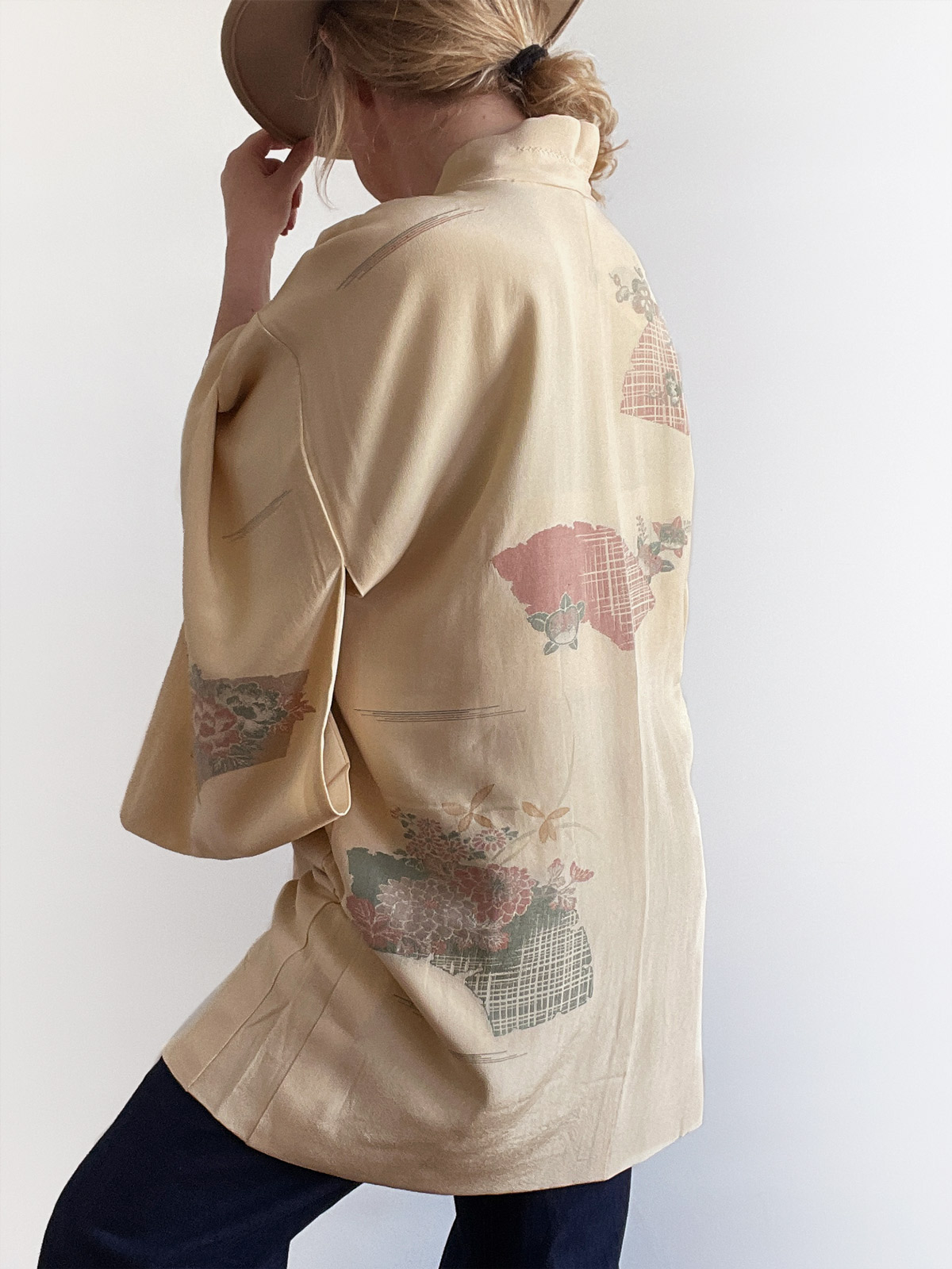 Yugana – elegant silk Haori (Kimono jacket) in a creamy vanilla color
