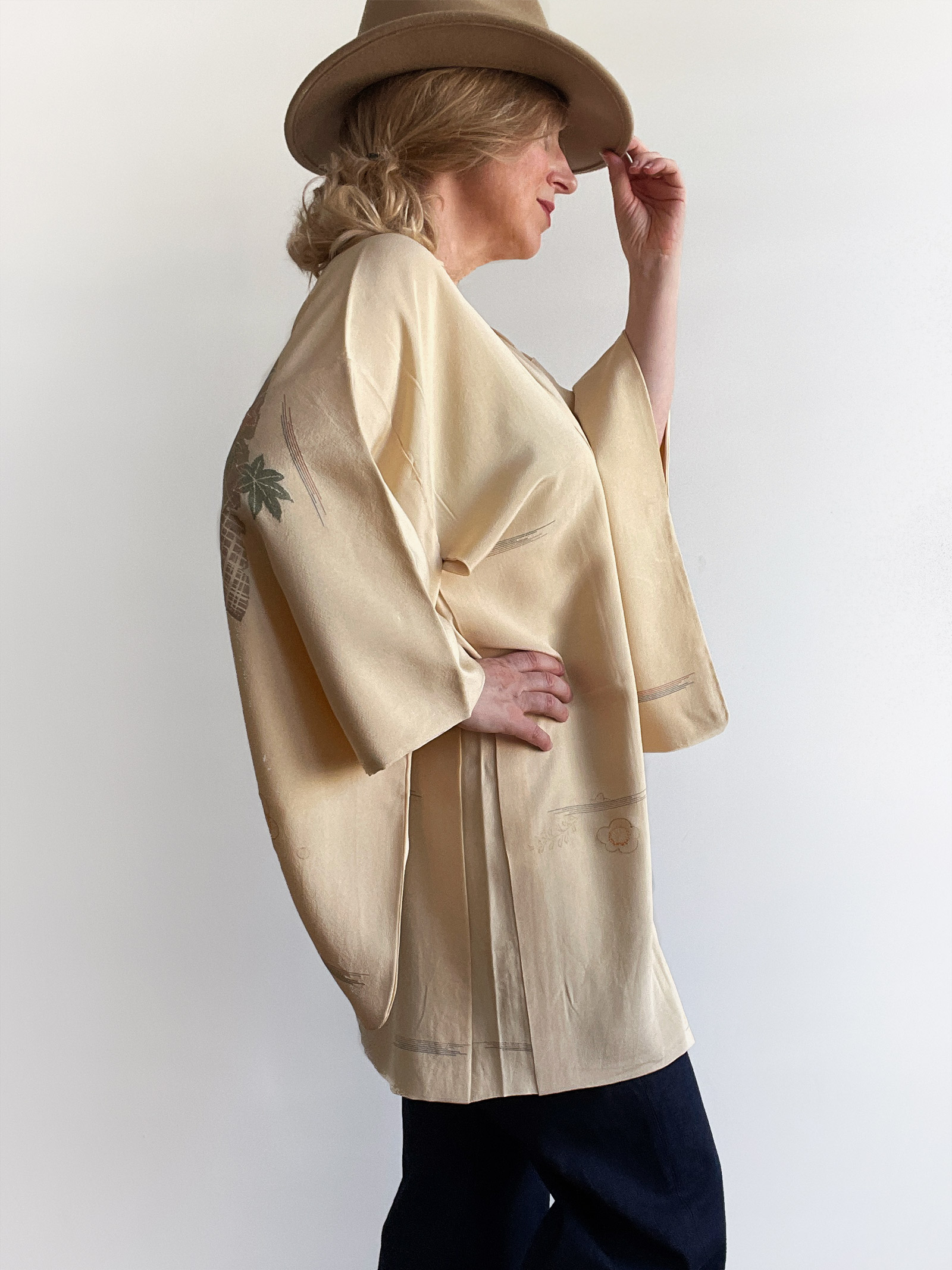 Yugana – elegant silk Haori (Kimono jacket) in a creamy vanilla color