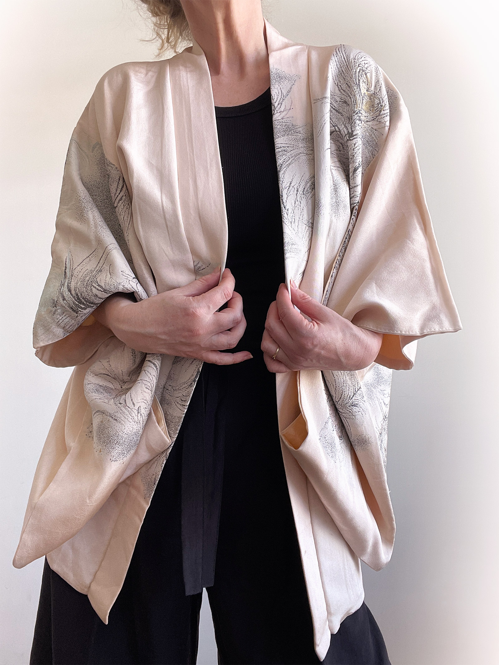 Akemi – silk Haori (Kimono jacket) with feather design