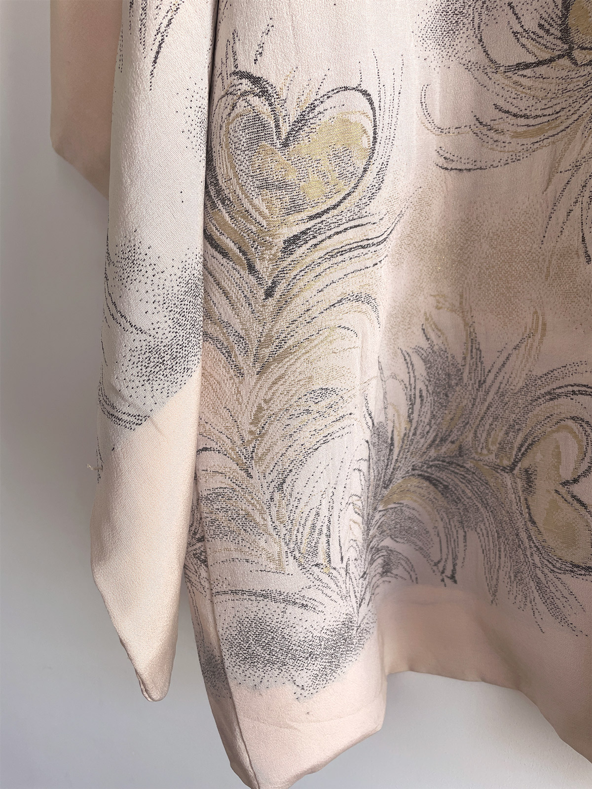 Akemi – silk Haori (Kimono jacket) with feather design