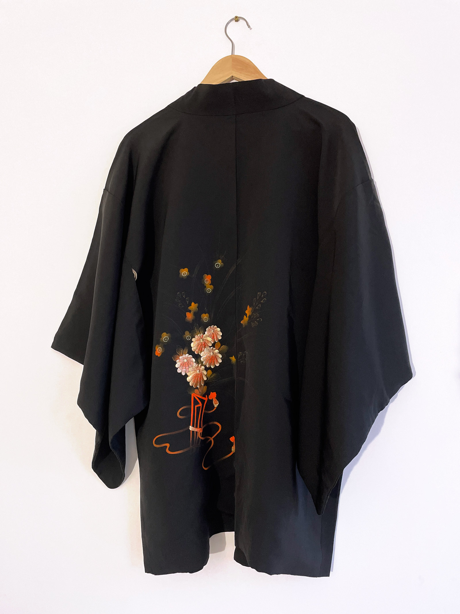 Hikaru – silk black Haori with gold thread woven detail