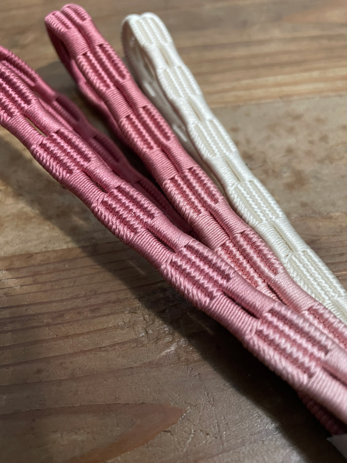 Refined woven silk Obijime cord in pink and white gradient