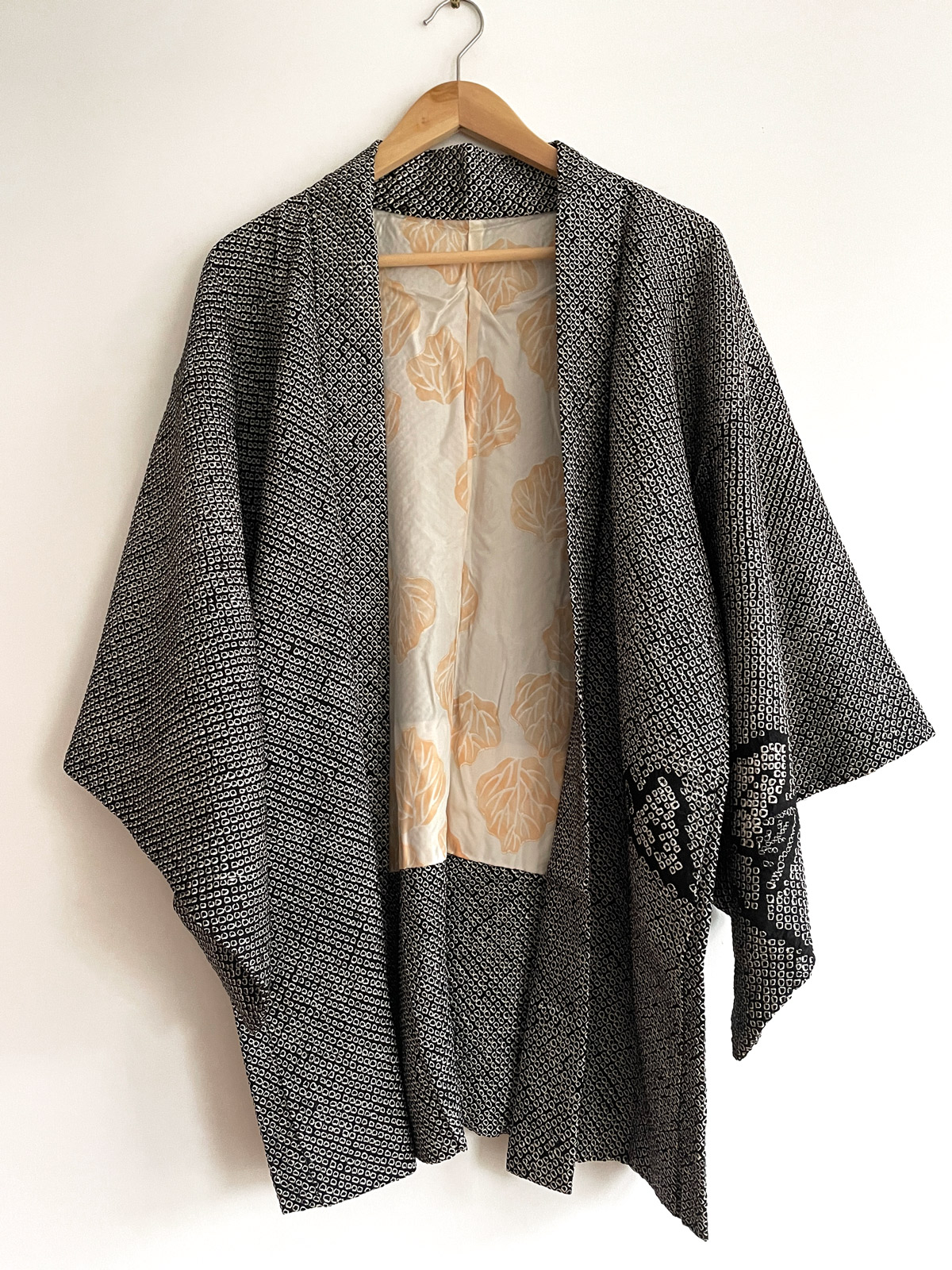 Hayashi – black and white Shibori Kimono jacket