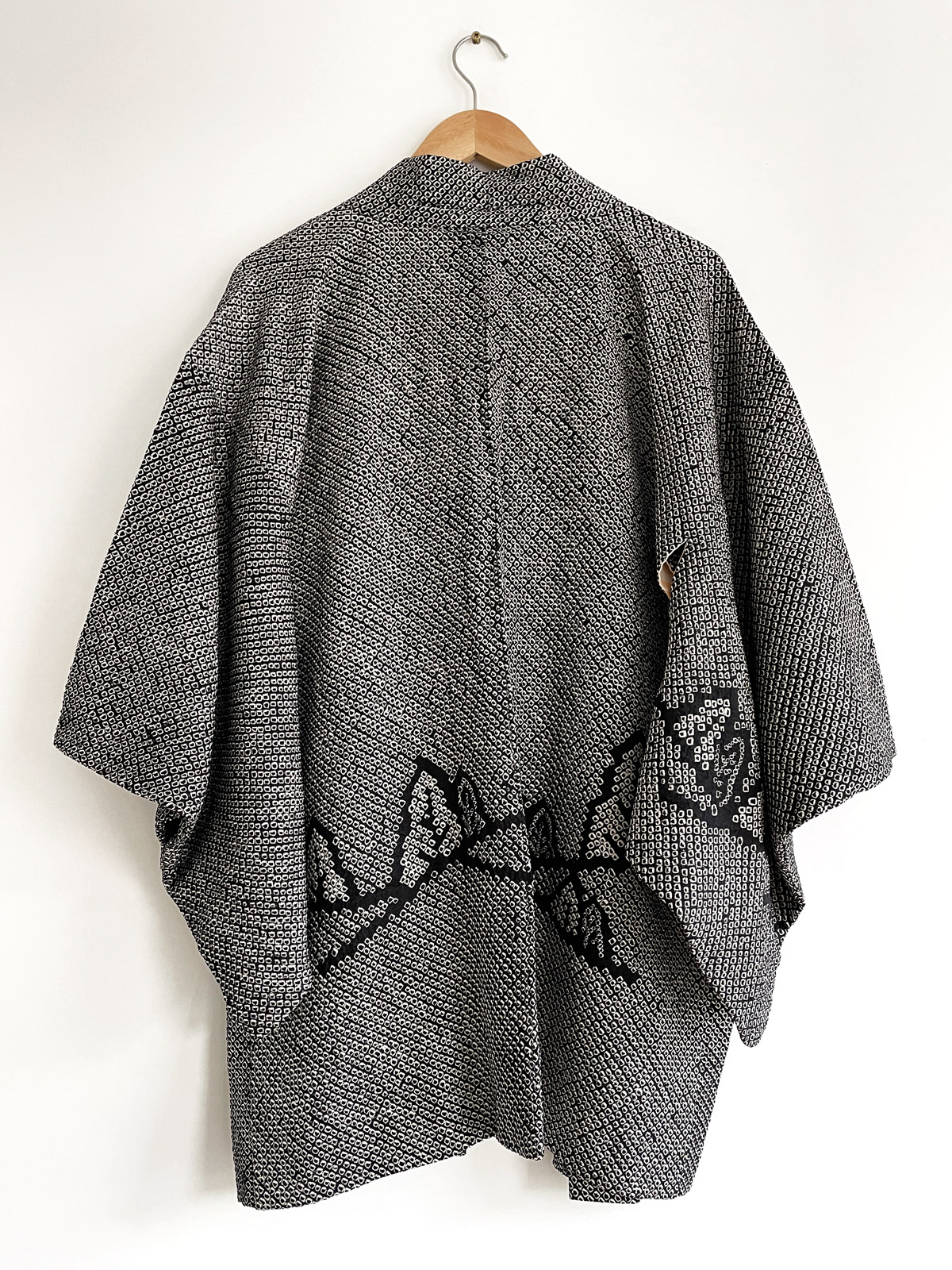 Hayashi – black and white Shibori Kimono jacket