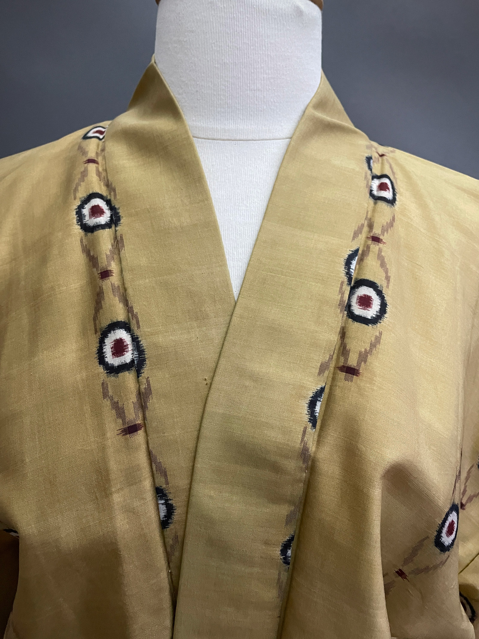 Kin – Stylish Haori handmade of ocher-gold Meisen silk