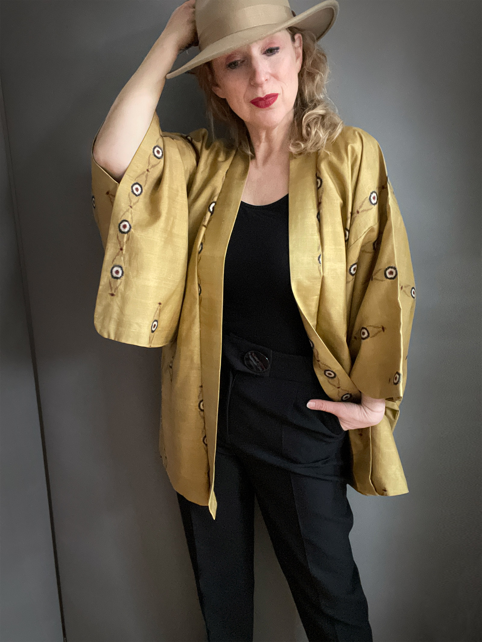 Kin – Stylish Haori handmade of ocher-gold Meisen silk