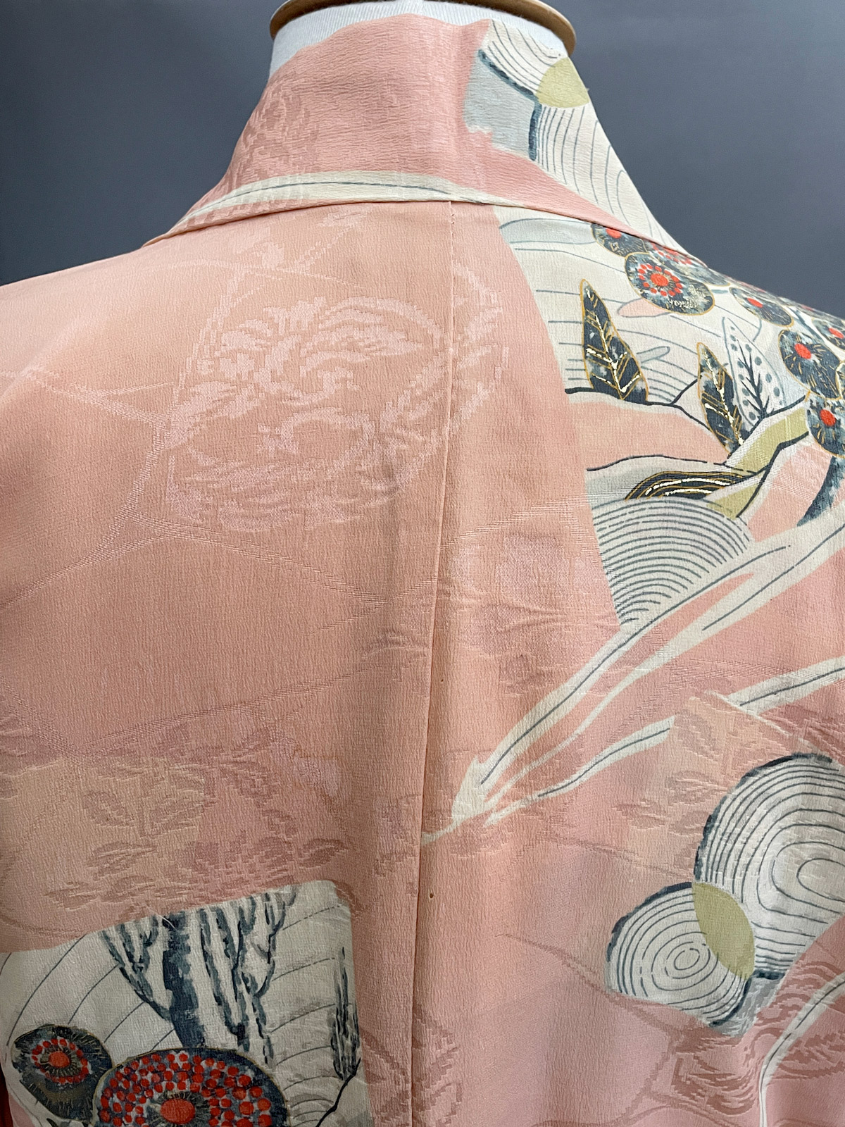 Hitomi – vintage silk Haori in salmon pink