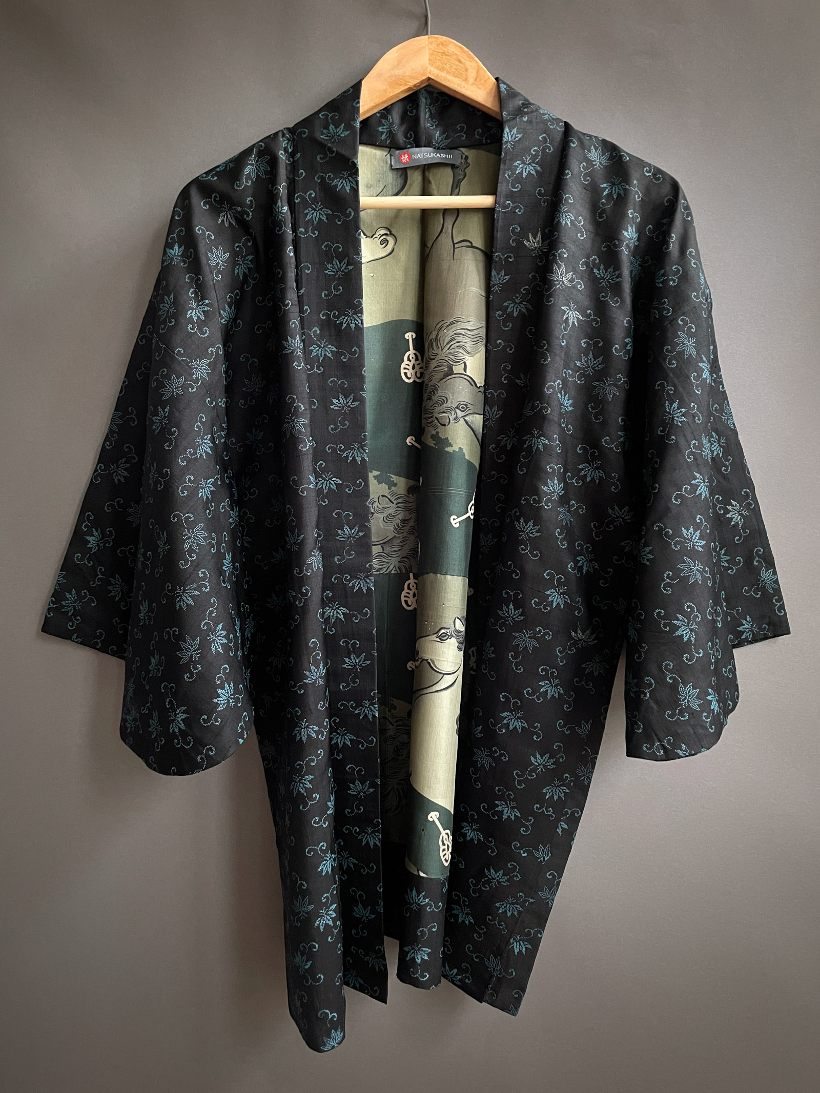 SHINOBU –  antique silk Haori with maple leaves pattern and stunning lining