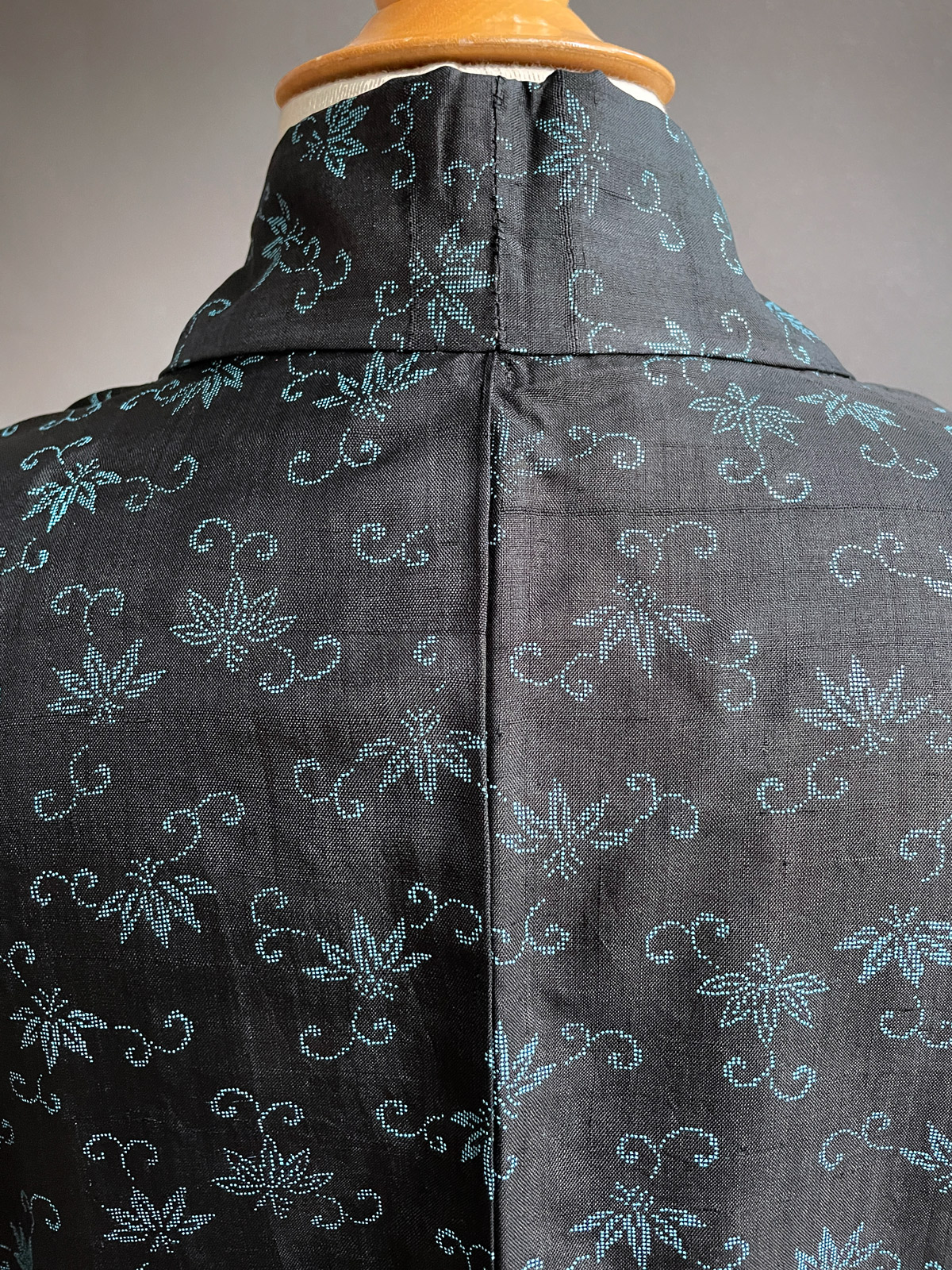 SHINOBU –  antique silk Haori with maple leaves pattern and stunning lining