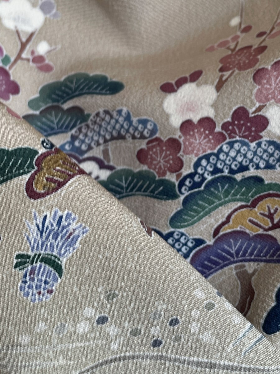 Vintage silk Kimono in warm-beige with artist signature – SOLD