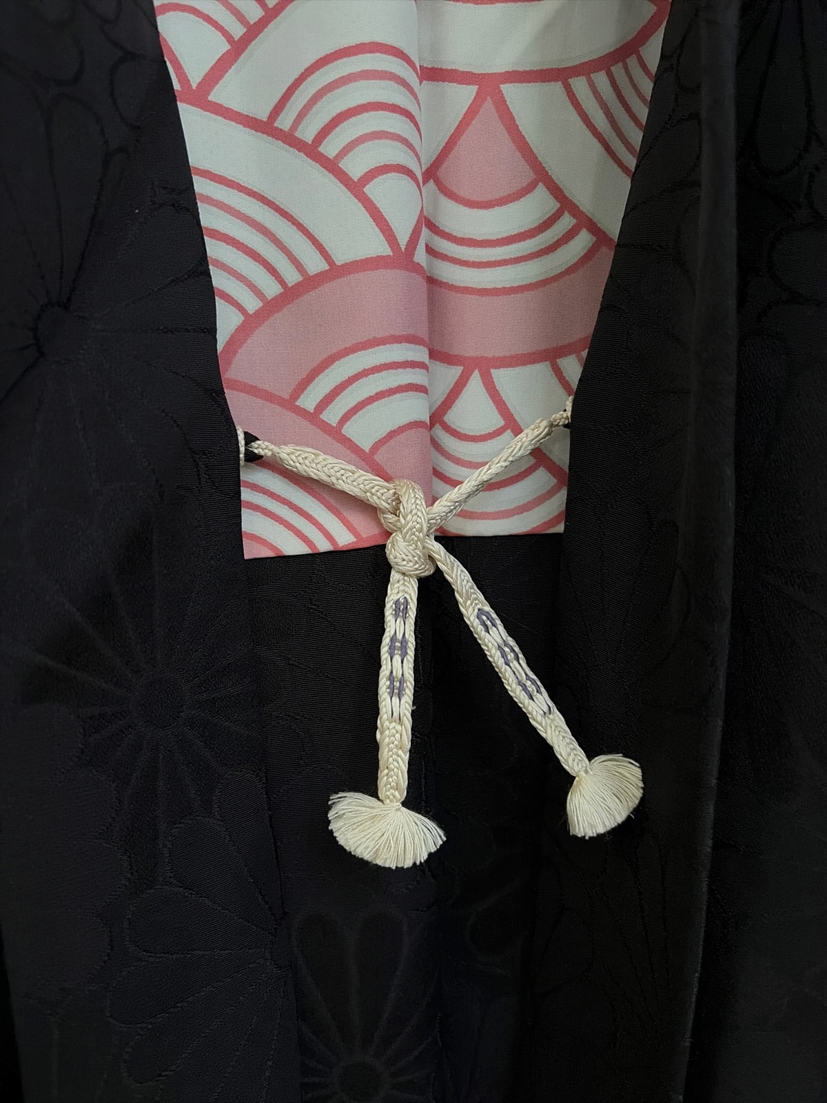 KIKUMON – vintage black Haori with woven imperial crest flower pattern