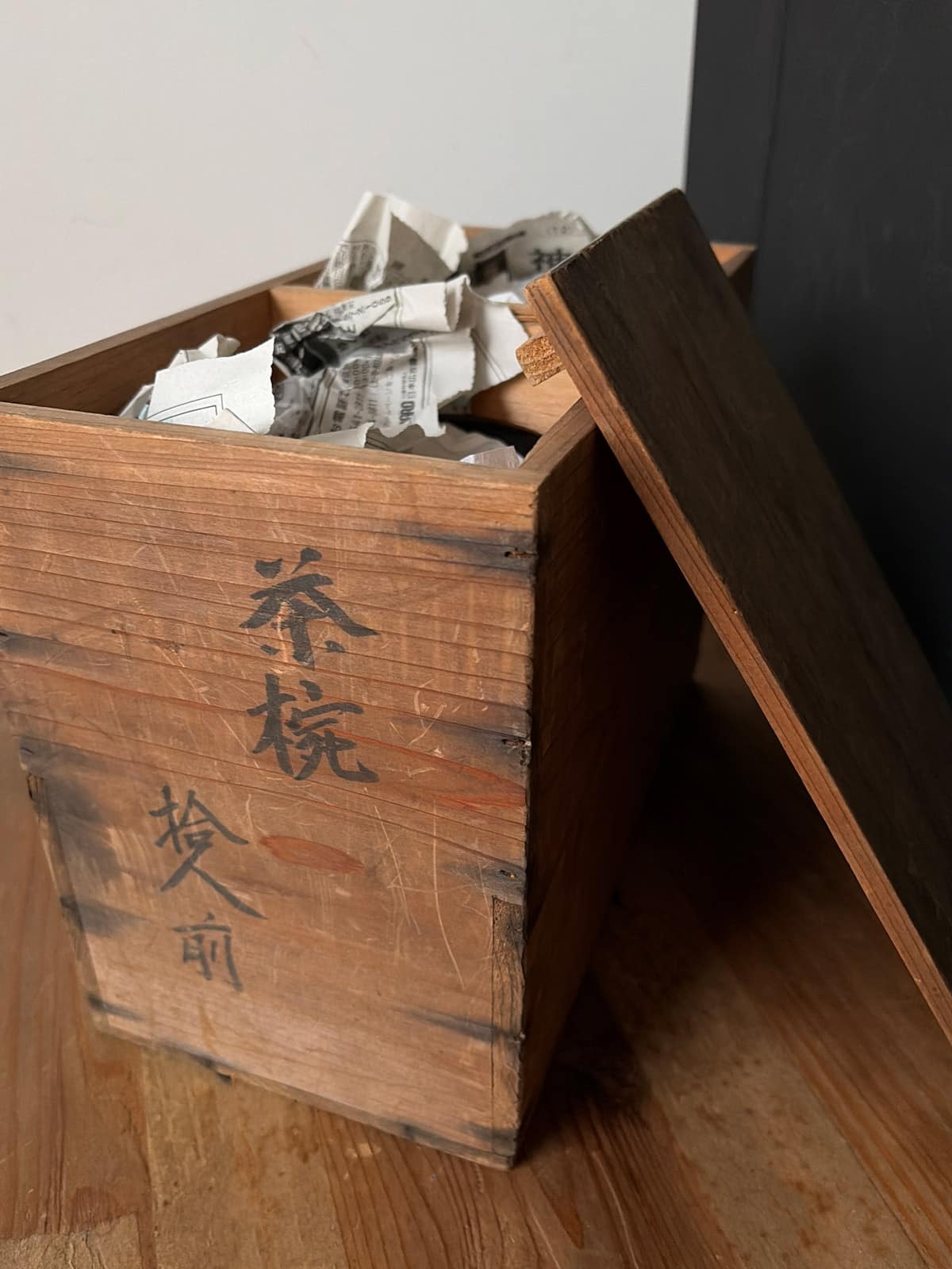 Antique Maki-e lacquerware bowls - set of 8 in original wooden box natsukashii netherlands