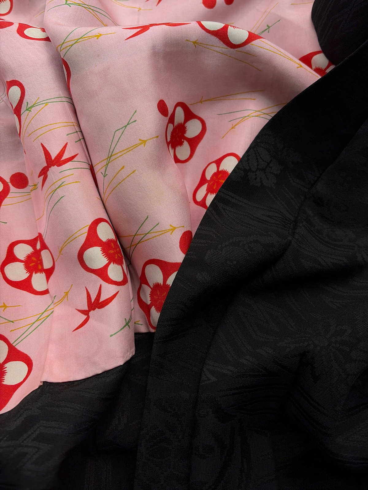 SAYA – antique silk black Haori with colorful lining