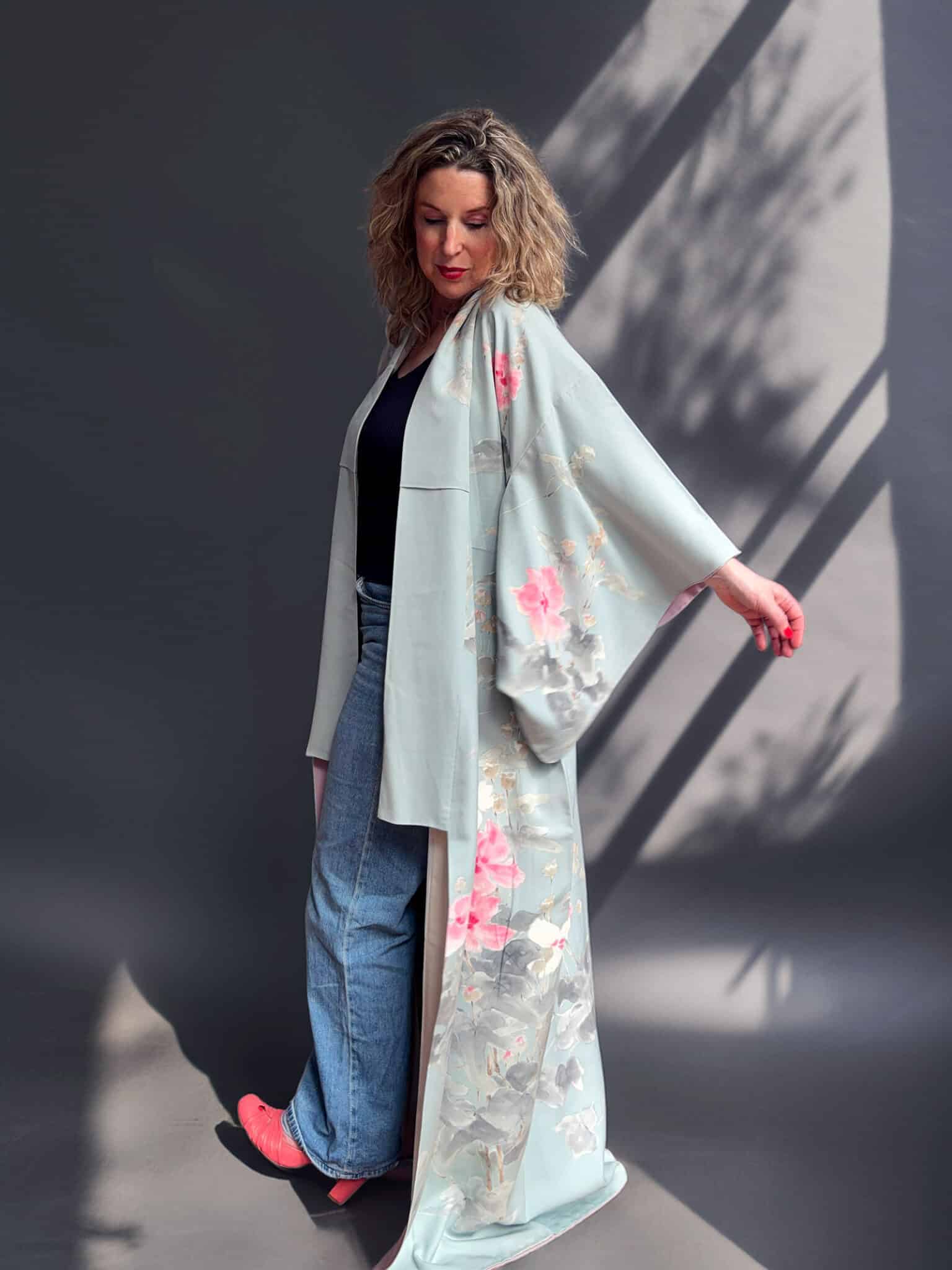MITSUKO – Hand-painted silk Kimono in light blue