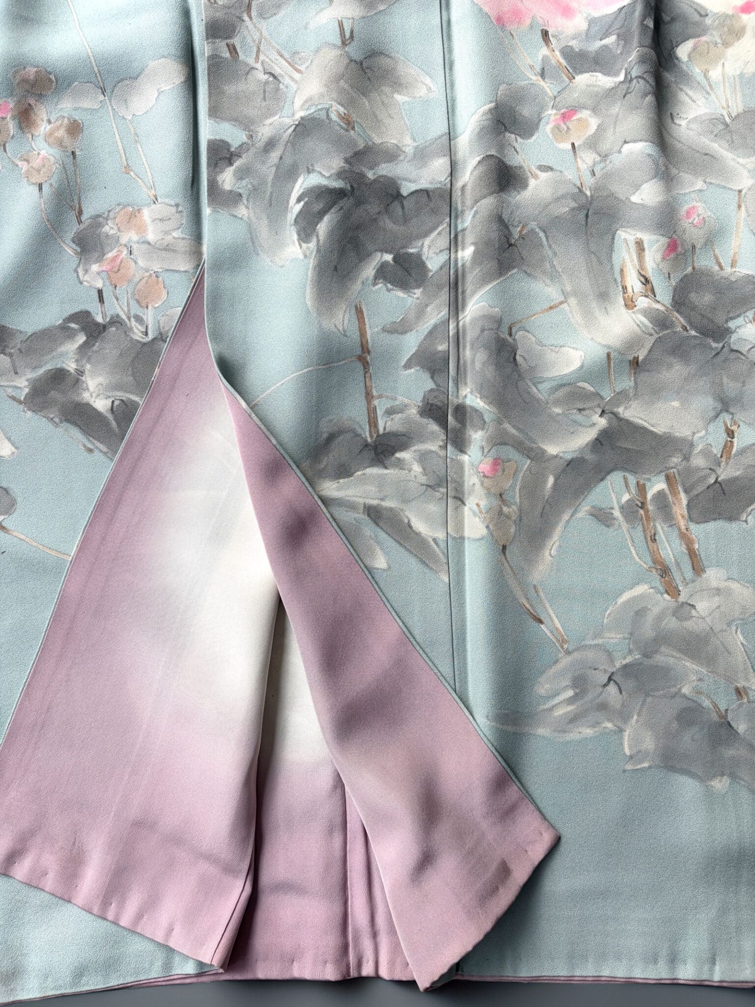 MITSUKO – Hand-painted silk Kimono in light blue Natsukashii Netherlands Kimono