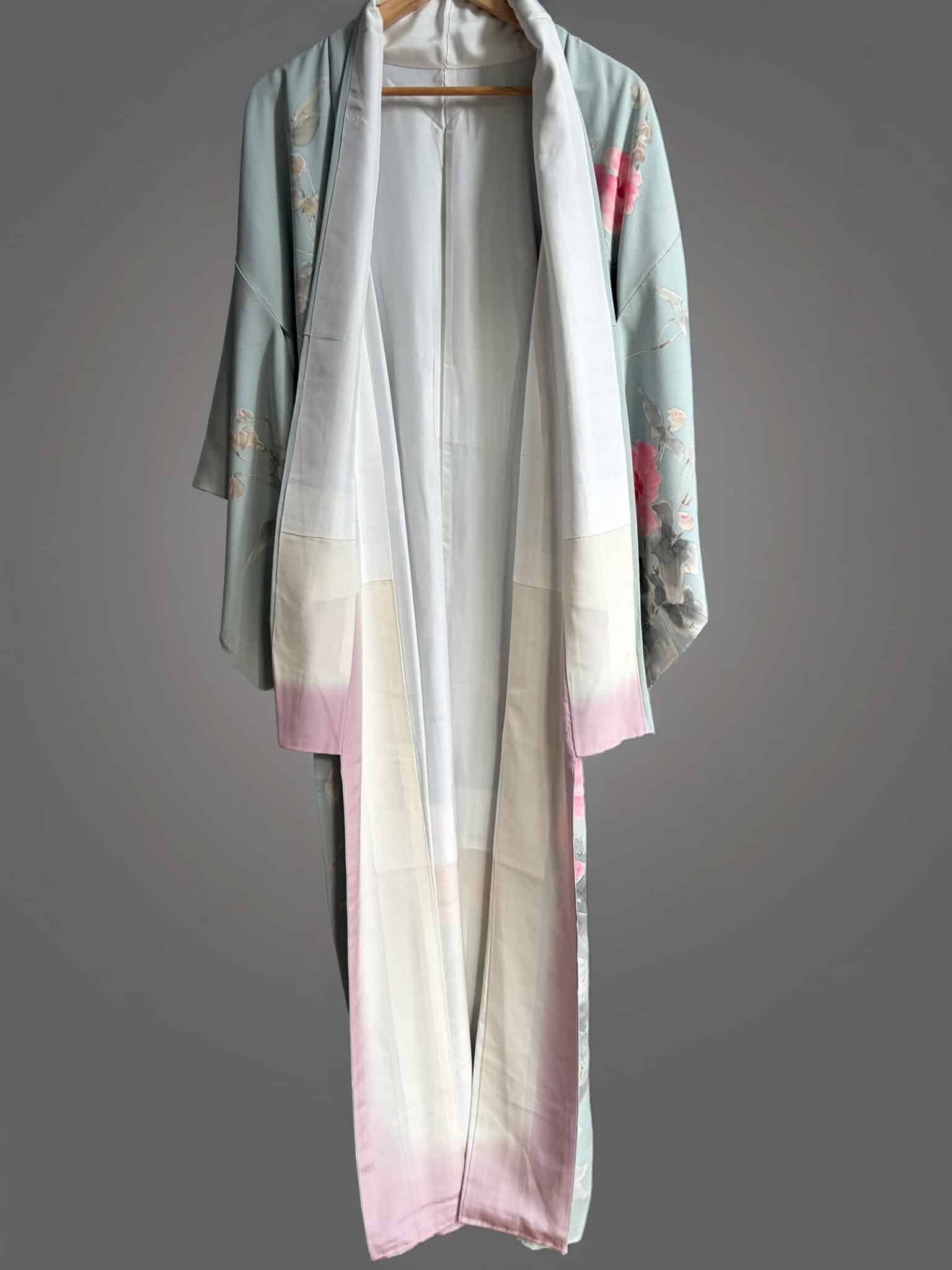 MITSUKO – Hand-painted silk Kimono in light blue Natsukashii Netherlands Kimono