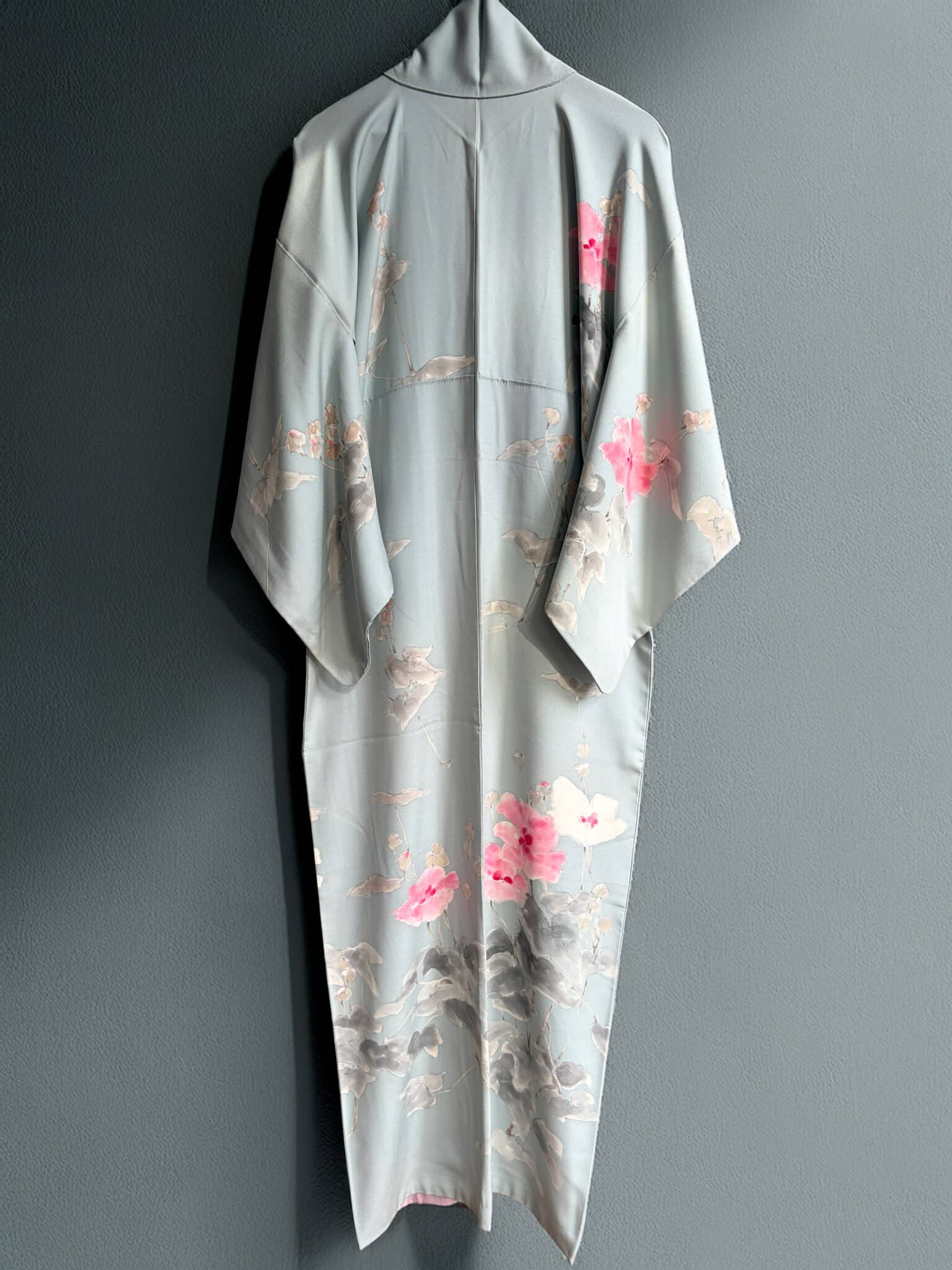 MITSUKO – Hand-painted silk Kimono in light blue Natsukashii Netherlands Kimono