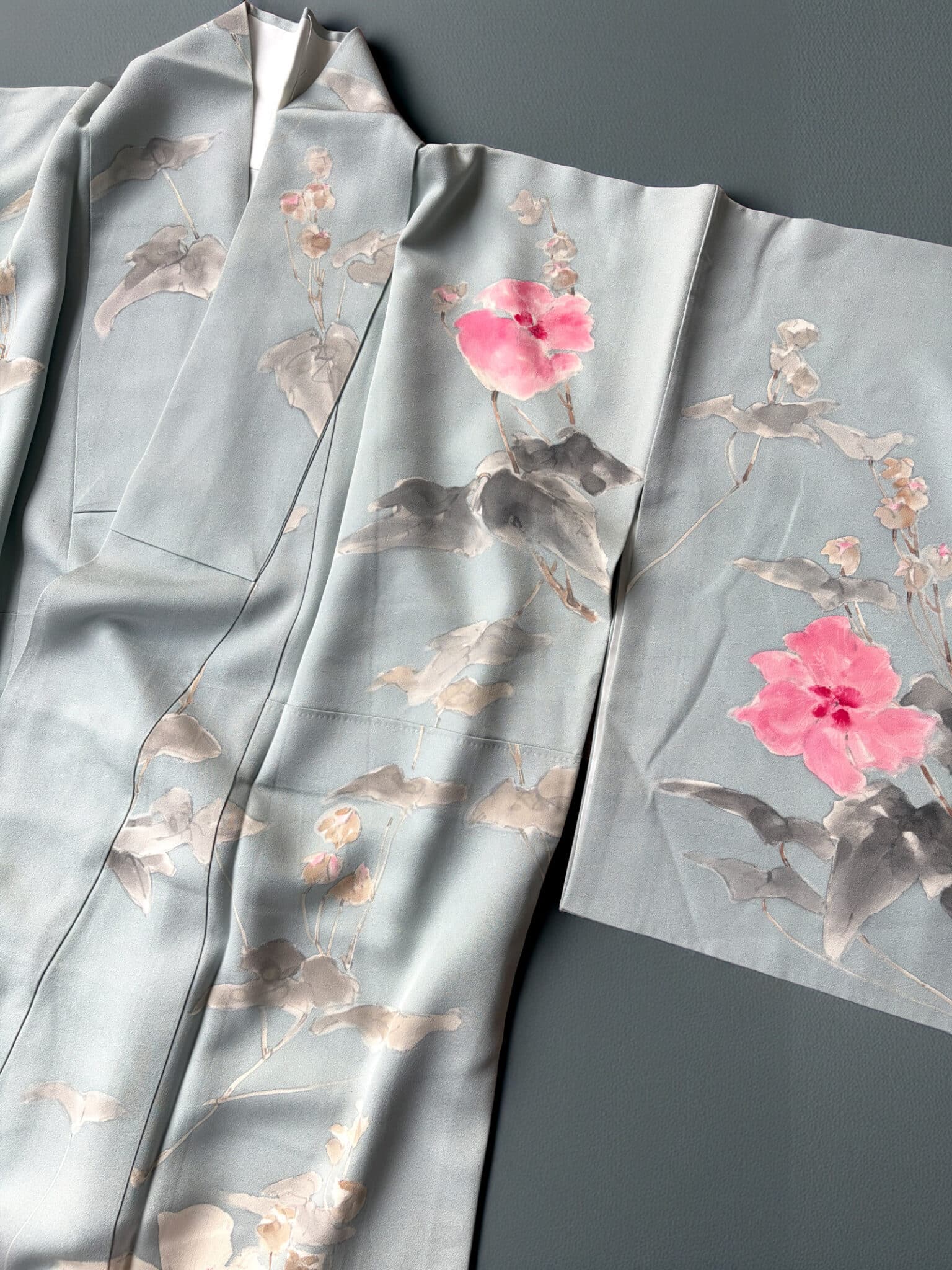 MITSUKO – Hand-painted silk Kimono in light blue Natsukashii Netherlands Kimono