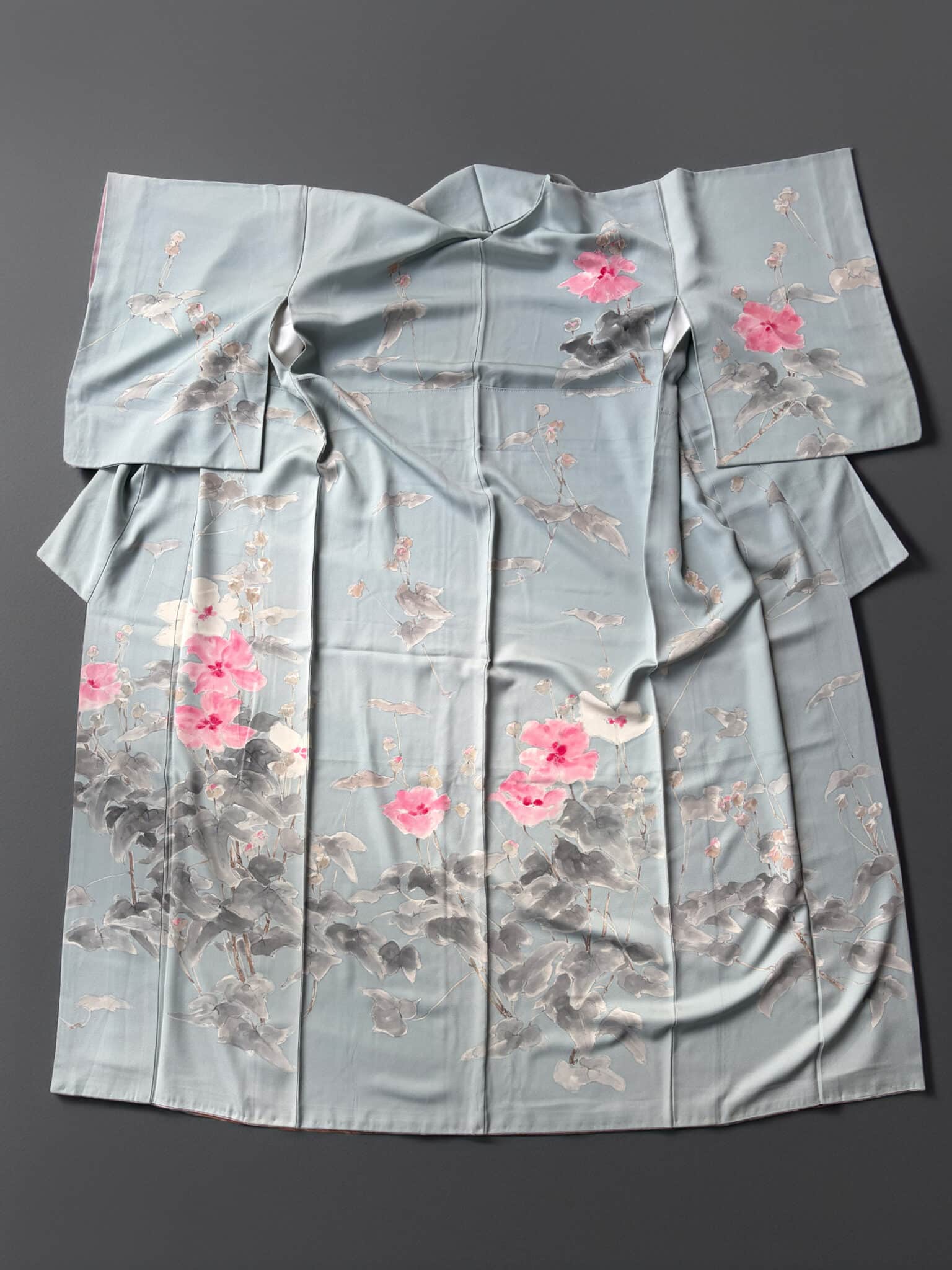 MITSUKO – Hand-painted silk Kimono in light blue Natsukashii Netherlands Kimono