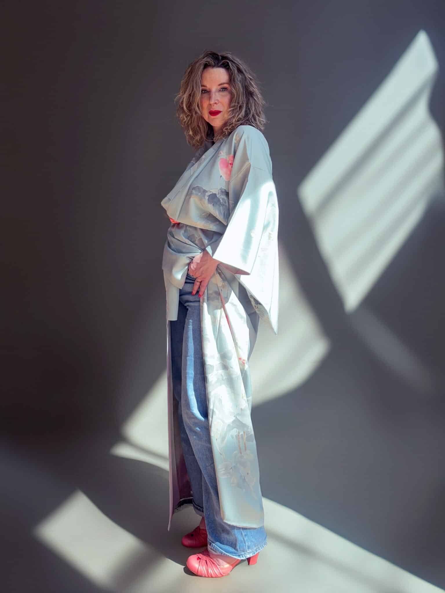 MITSUKO – Hand-painted silk Kimono in light blue Natsukashii Netherlands Kimono