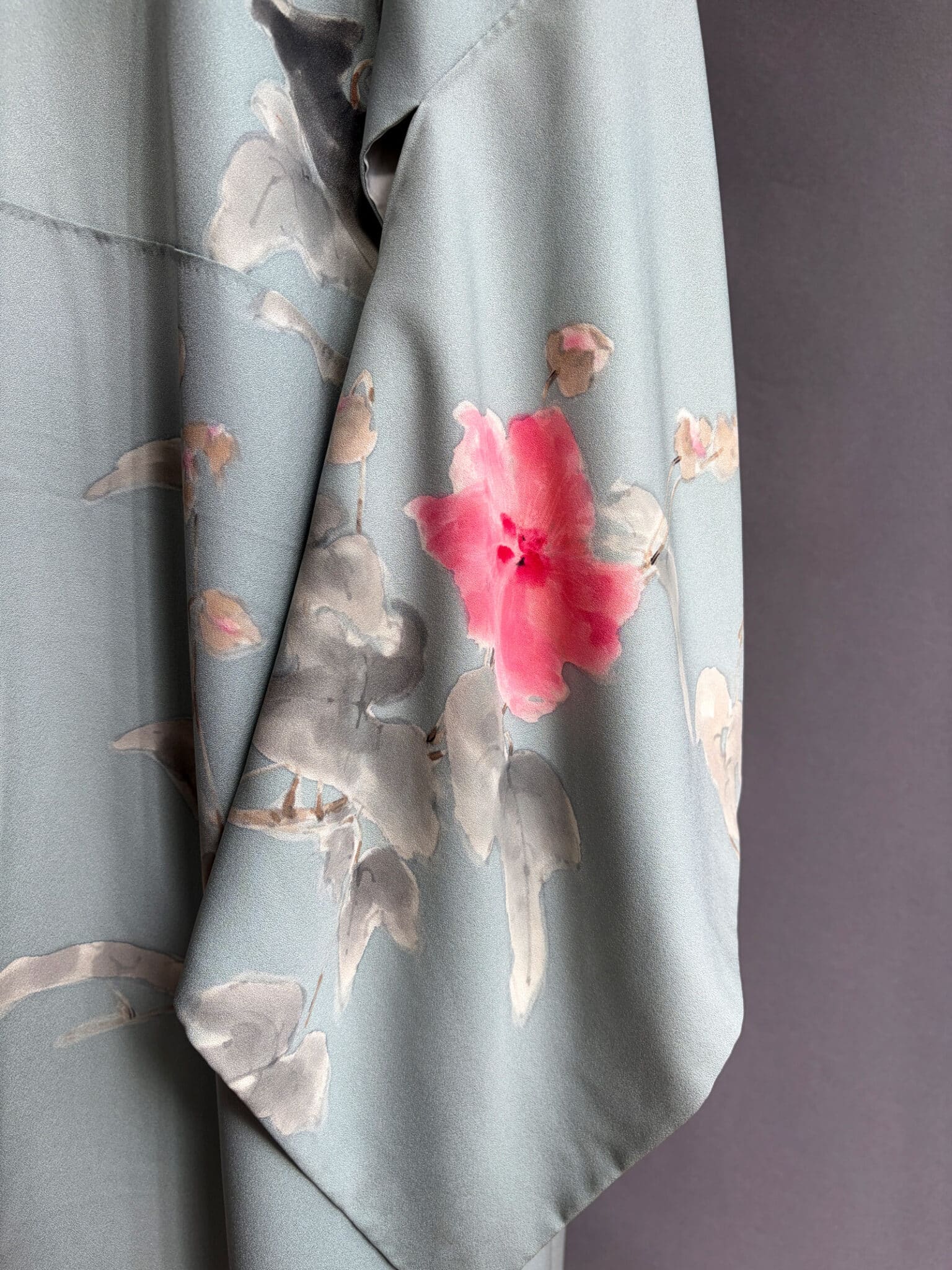 MITSUKO – Hand-painted silk Kimono in light blue Natsukashii Netherlands Kimono